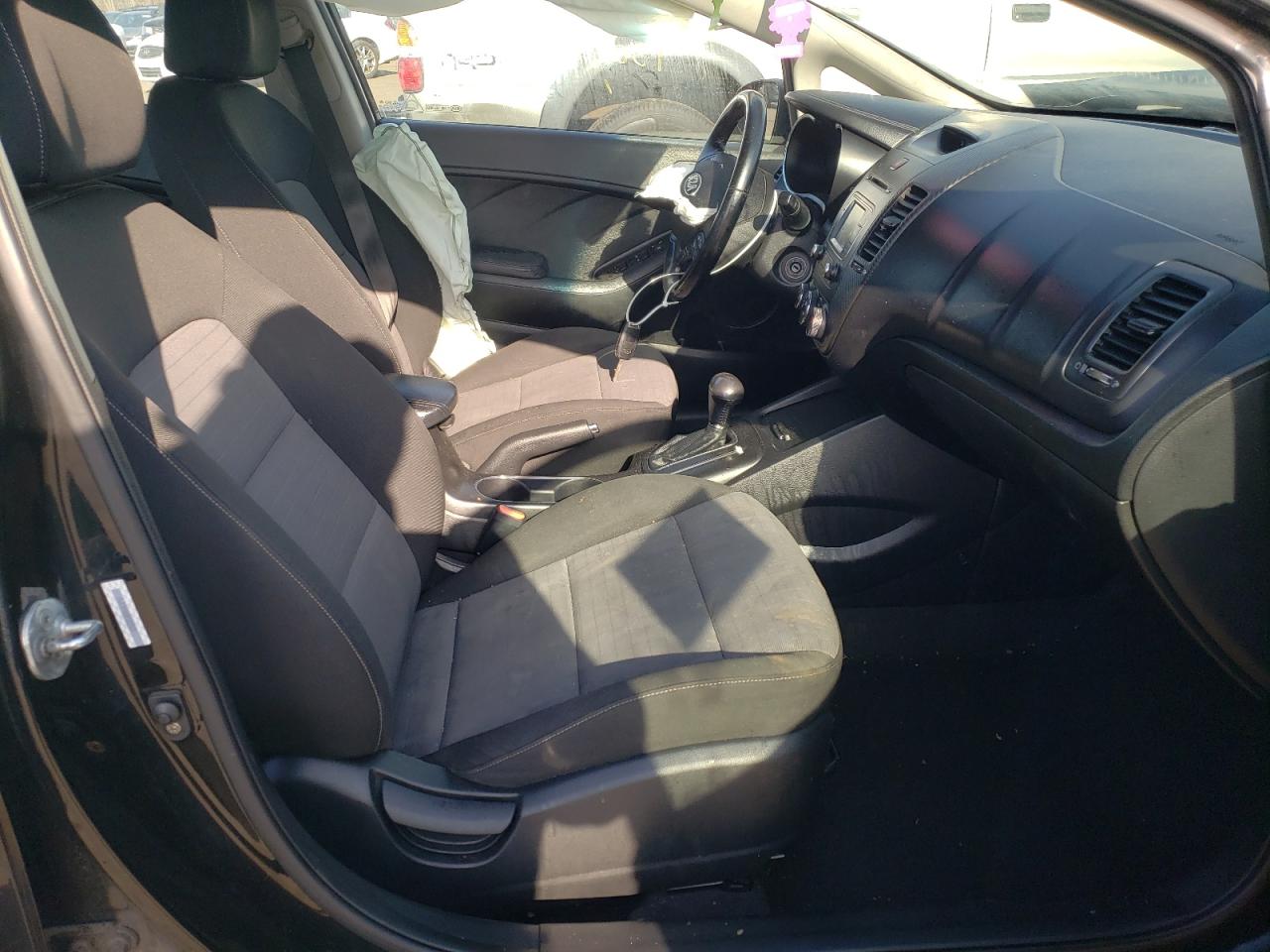 Photo 5 from auction – 2015 KIA FORTE EX with VIN KNAFX4A83F5322920