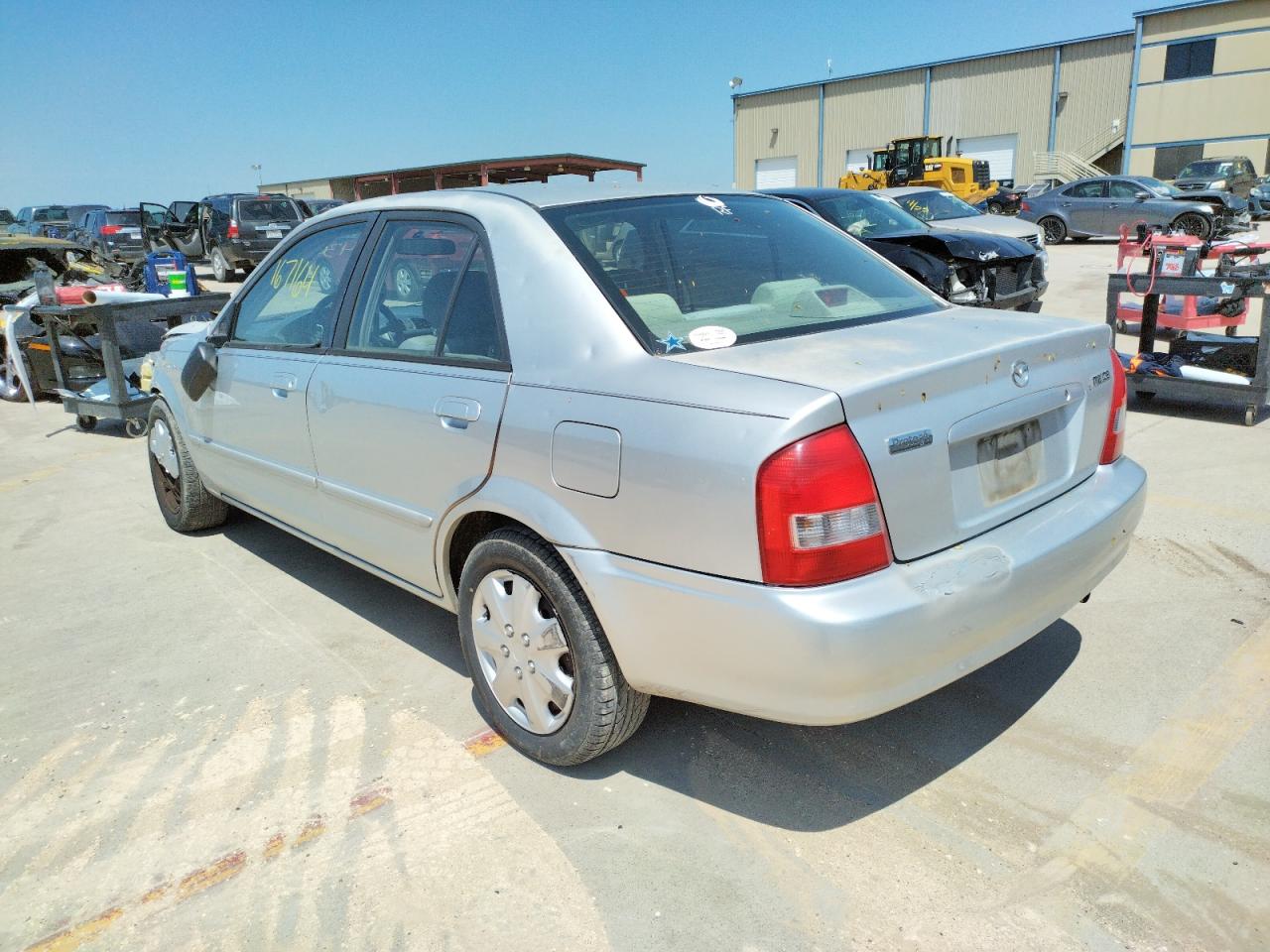 Photo 3 from auction – 2001 MAZDA PROTEGE LX with VIN JM1BJ225610430739