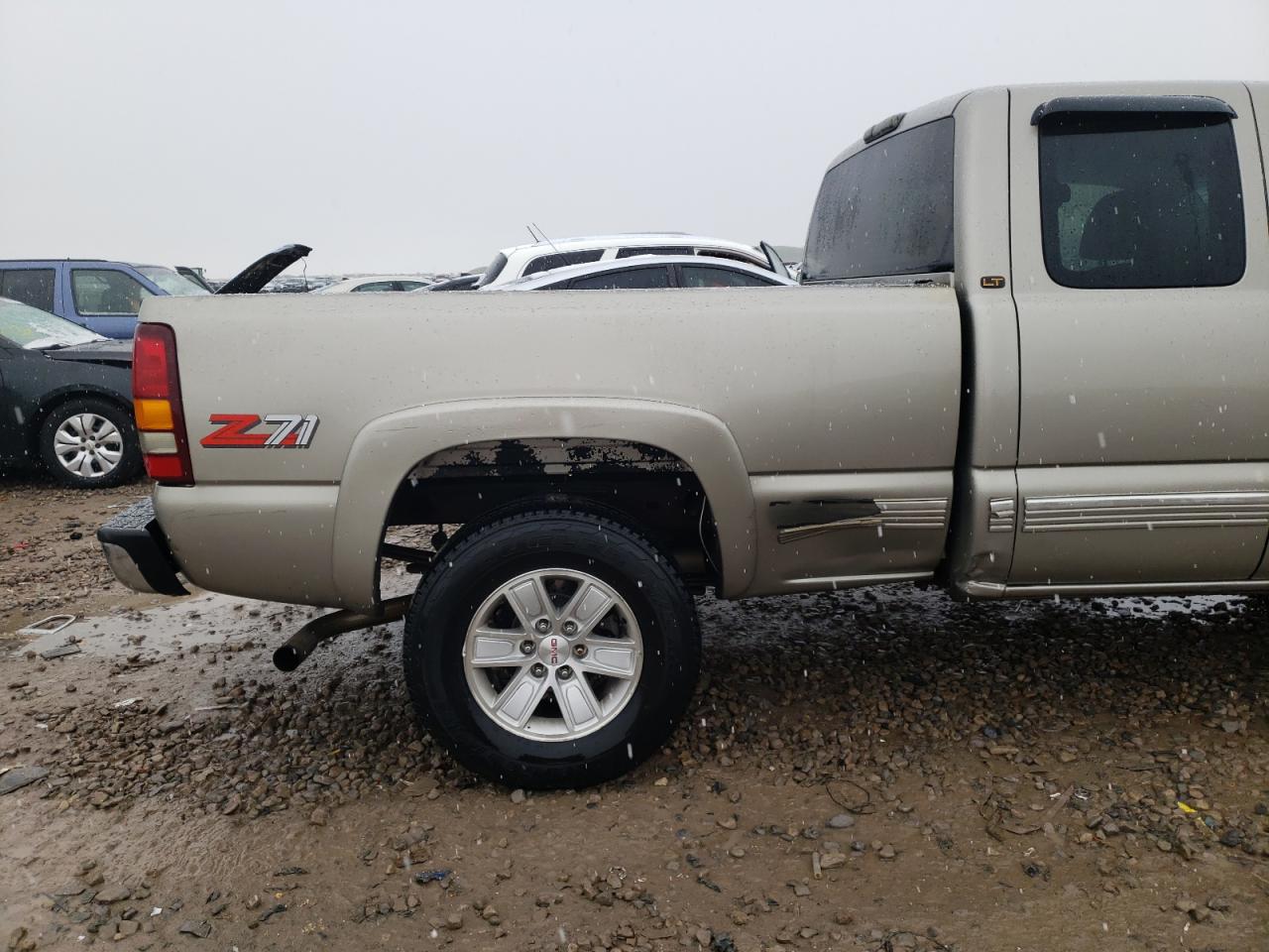 Photo 9 from auction – 2000 CHEVROLET SILVERADO with VIN 1GCEK19T3YE204258