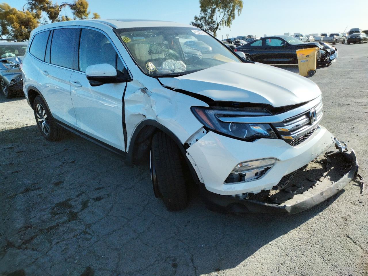 HONDA PILOT EXL 2017 with VIN 5FNYF5H5XHB033258 - Photo from auction