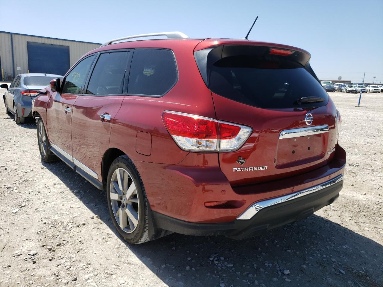 Photo 3 from auction – 2016 NISSAN PATHFINDER with VIN 5N1AR2MN1GC626673
