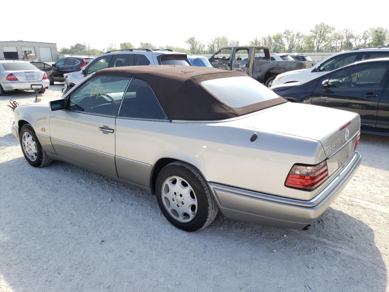 Photo 3 from auction – 1994 MERCEDES-BENZ E 320 with VIN WDBEA66E6RC058567