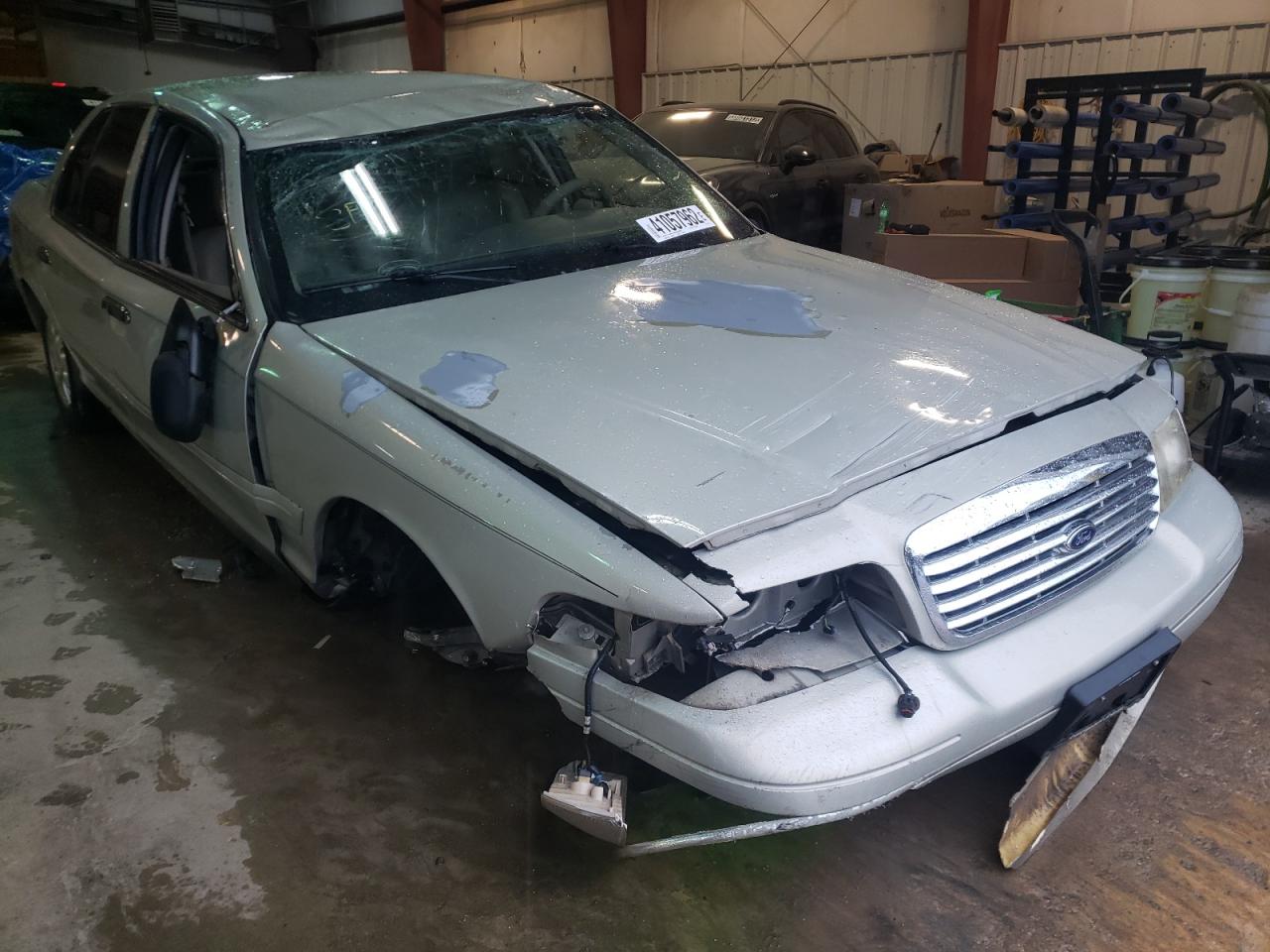 FORD CROWN VICT 2003 with VIN 2FAFP74W43X191205 - Photo from auction