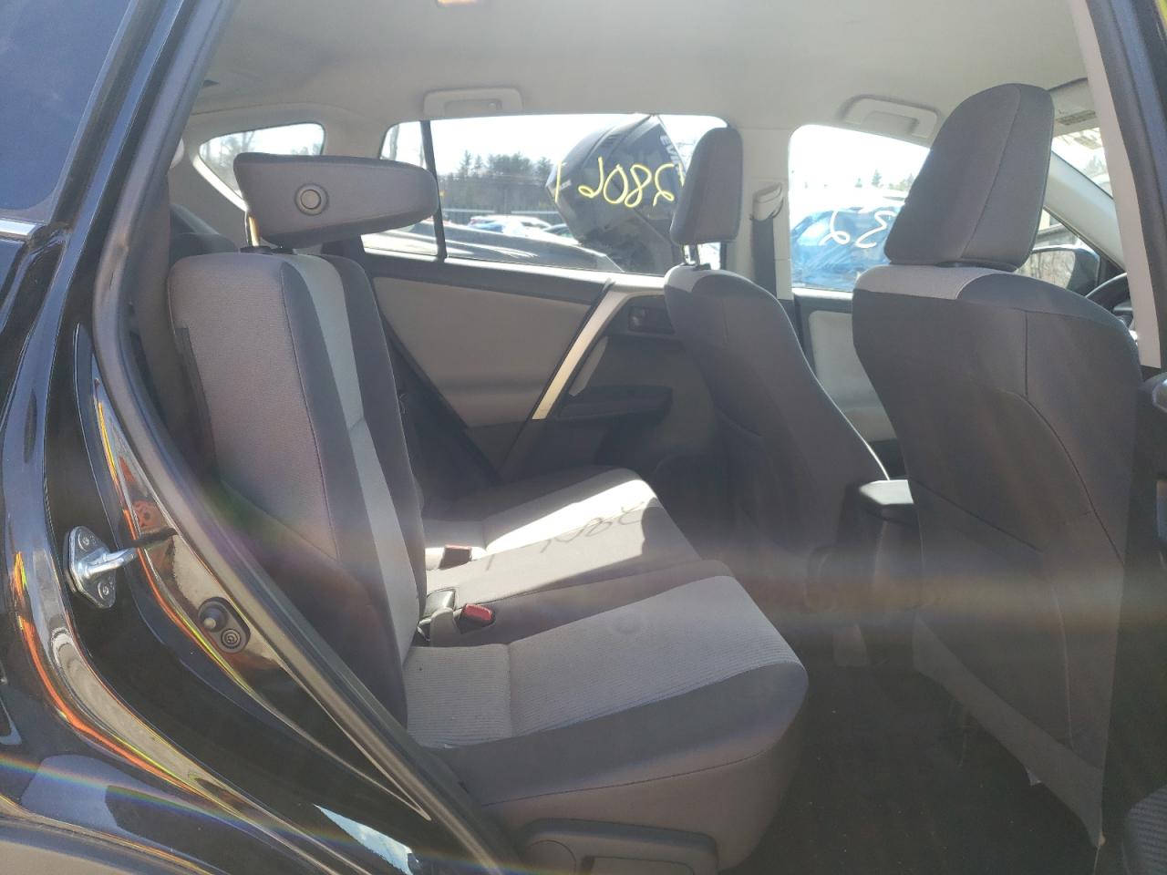 Zdjęcie 6 z aukcji – 2015 TOYOTA RAV4 LE z VIN 2T3BFREV2FW296319