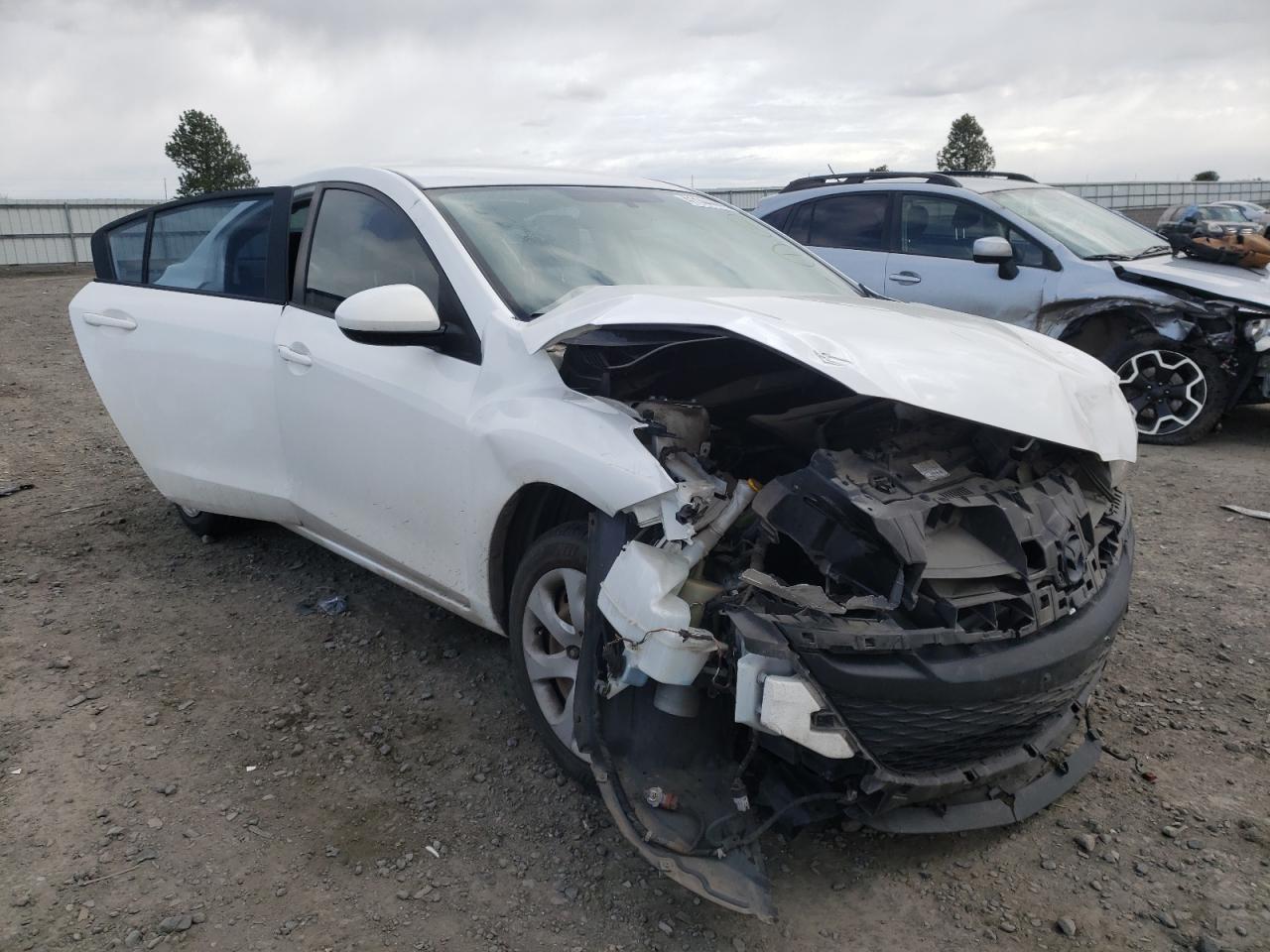 MAZDA 3 I 2011 with VIN JM1BL1UG0B1496993 - Photo from auction