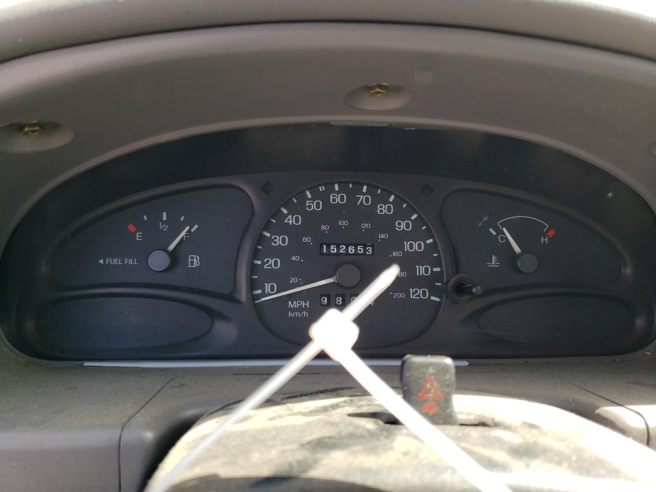 Photo 8 from auction – 2001 FORD ESCORT with VIN 3FAFP13P01R169236
