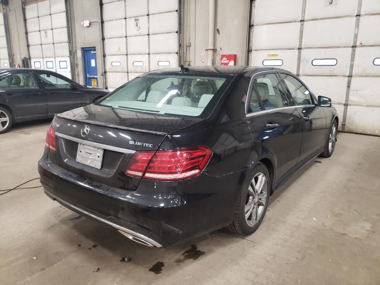 Photo 4 from auction – 2014 MERCEDES-BENZ E 250 BLUE with VIN WDDHF9HB4EA871857