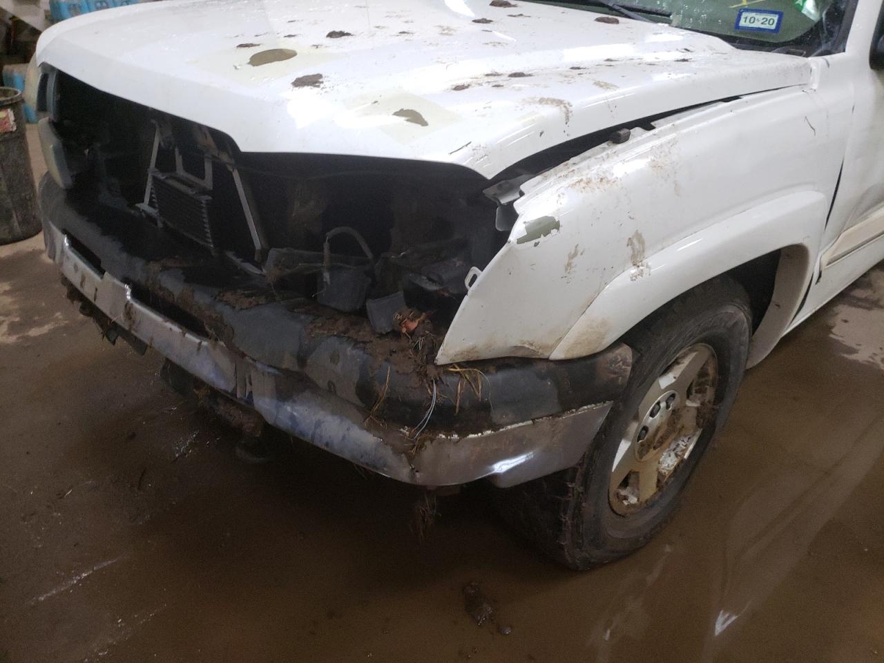 Photo 9 from auction – 2004 CHEVROLET SILVERADO with VIN 2GCEK19T741380418