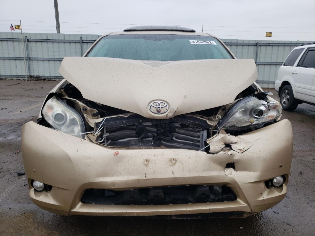 Photo 9 from auction – 2011 TOYOTA SIENNA XLE with VIN 5TDYK3DC1BS040719