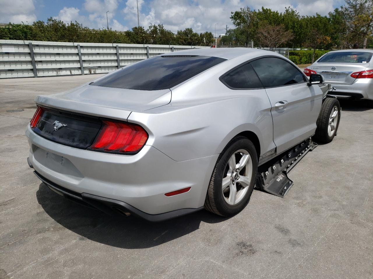 Photo 4 from auction – 2018 FORD MUSTANG with VIN 1FA6P8TH6J5144443