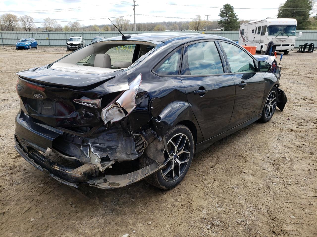 Photo 4 from auction – 2016 FORD FOCUS SE with VIN 1FADP3F22GL383543