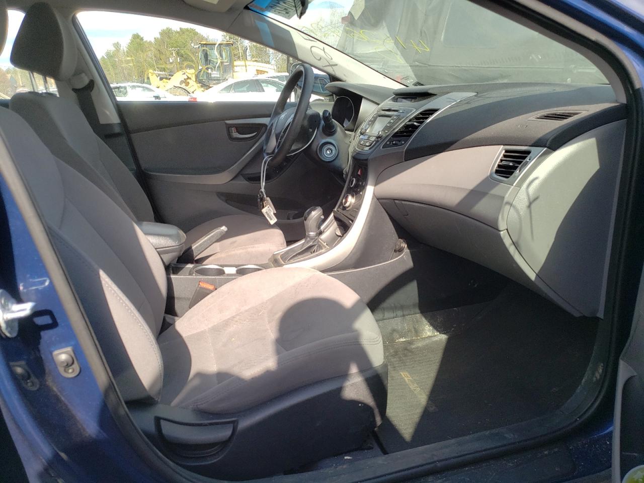 Photo 5 from auction – 2016 HYUNDAI ELANTRA SE with VIN 5NPDH4AE5GH688957