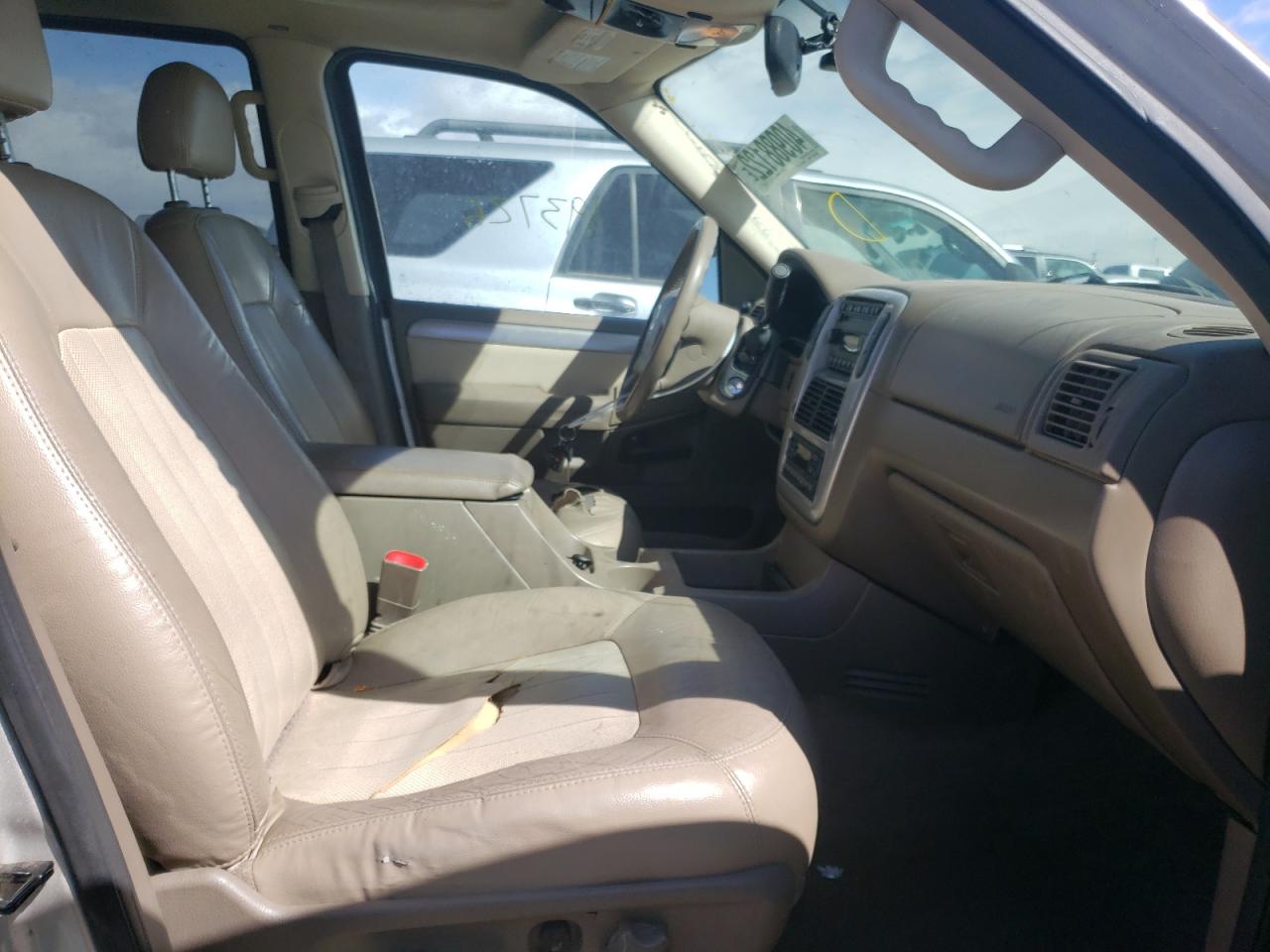 Photo 5 from auction – 2004 MERCURY MOUNTAINEE with VIN 4M2DU86WX4ZJ01770