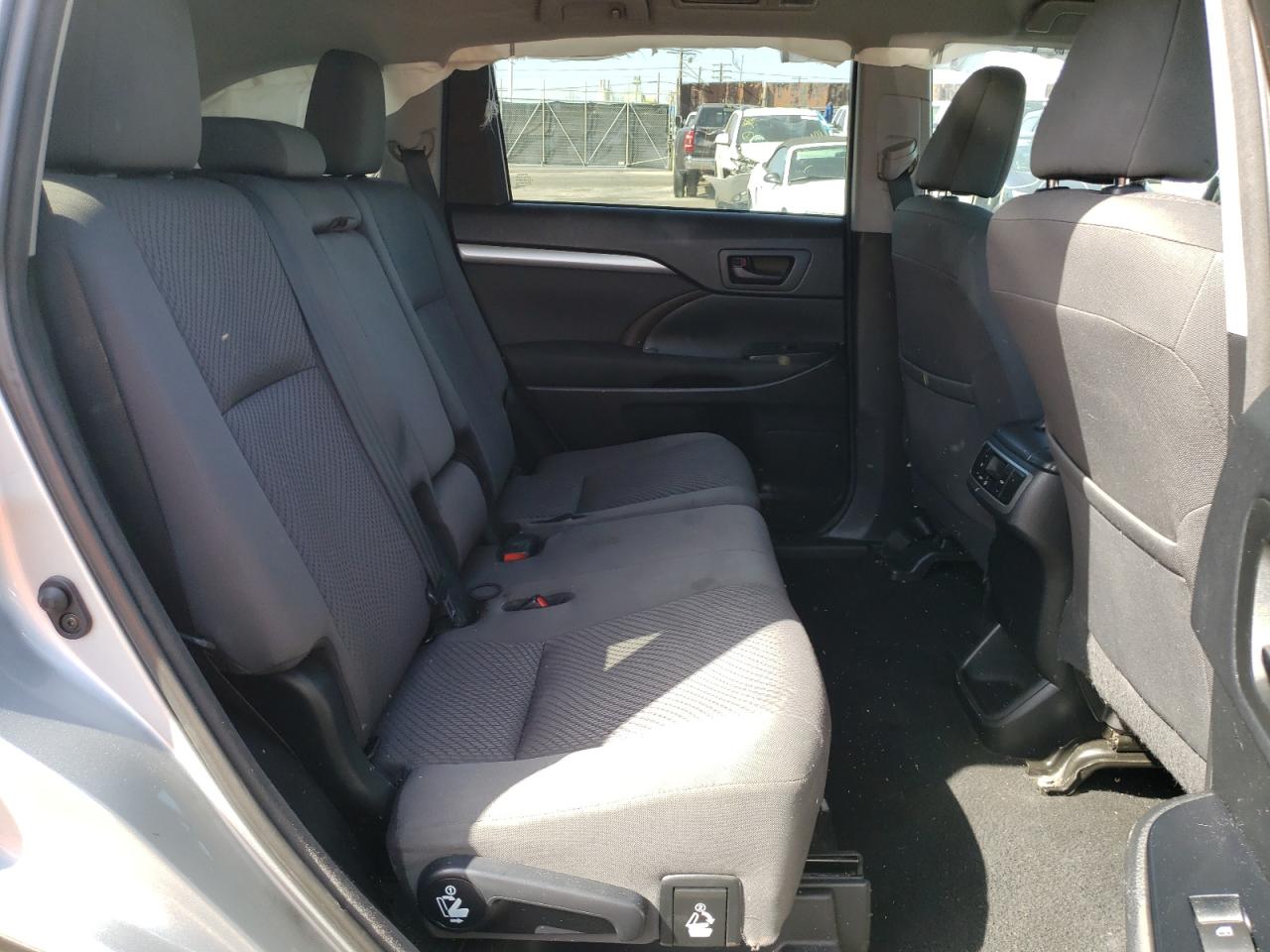 Photo 6 from auction – 2017 TOYOTA HIGHLANDER with VIN 5TDZZRFH9HS199217