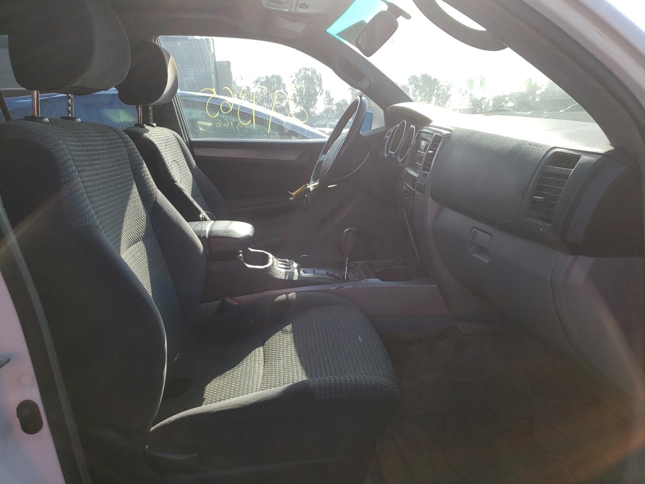 Photo 5 from auction – 2004 TOYOTA 4RUNNER SR with VIN JTEZU14RX40038945