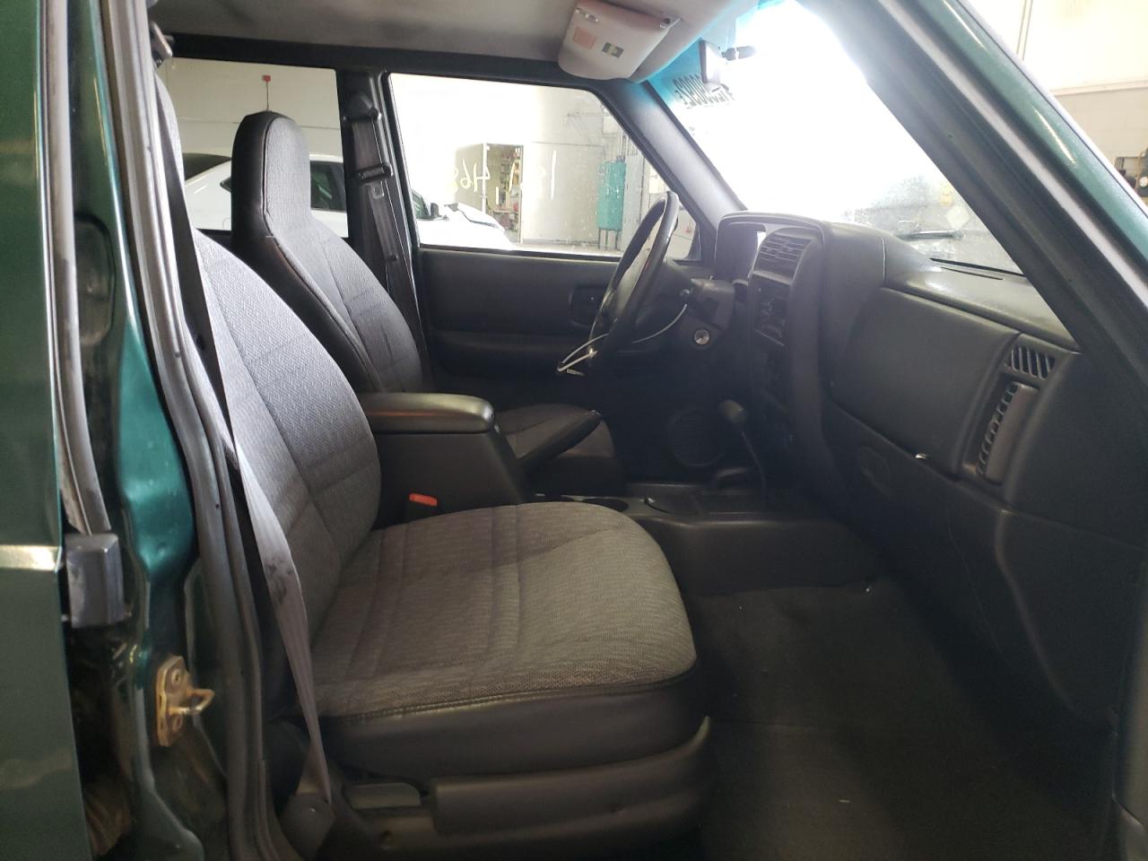 Photo 5 from auction – 1999 JEEP CHEROKEE S with VIN 1J4FF68S7XL595403