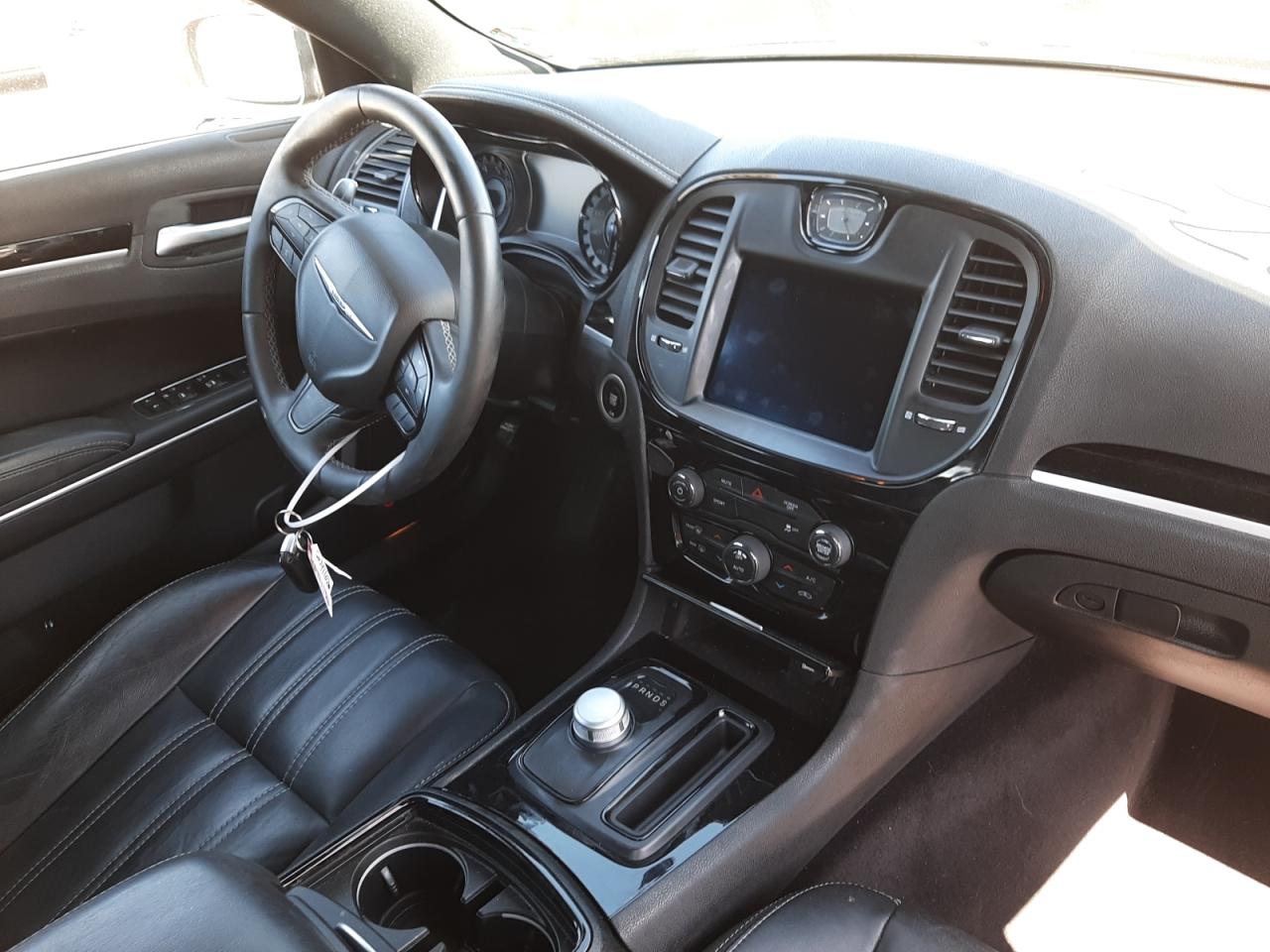 Photo 9 from auction – 2017 CHRYSLER 300 S with VIN 2C3CCAGG3HH637702