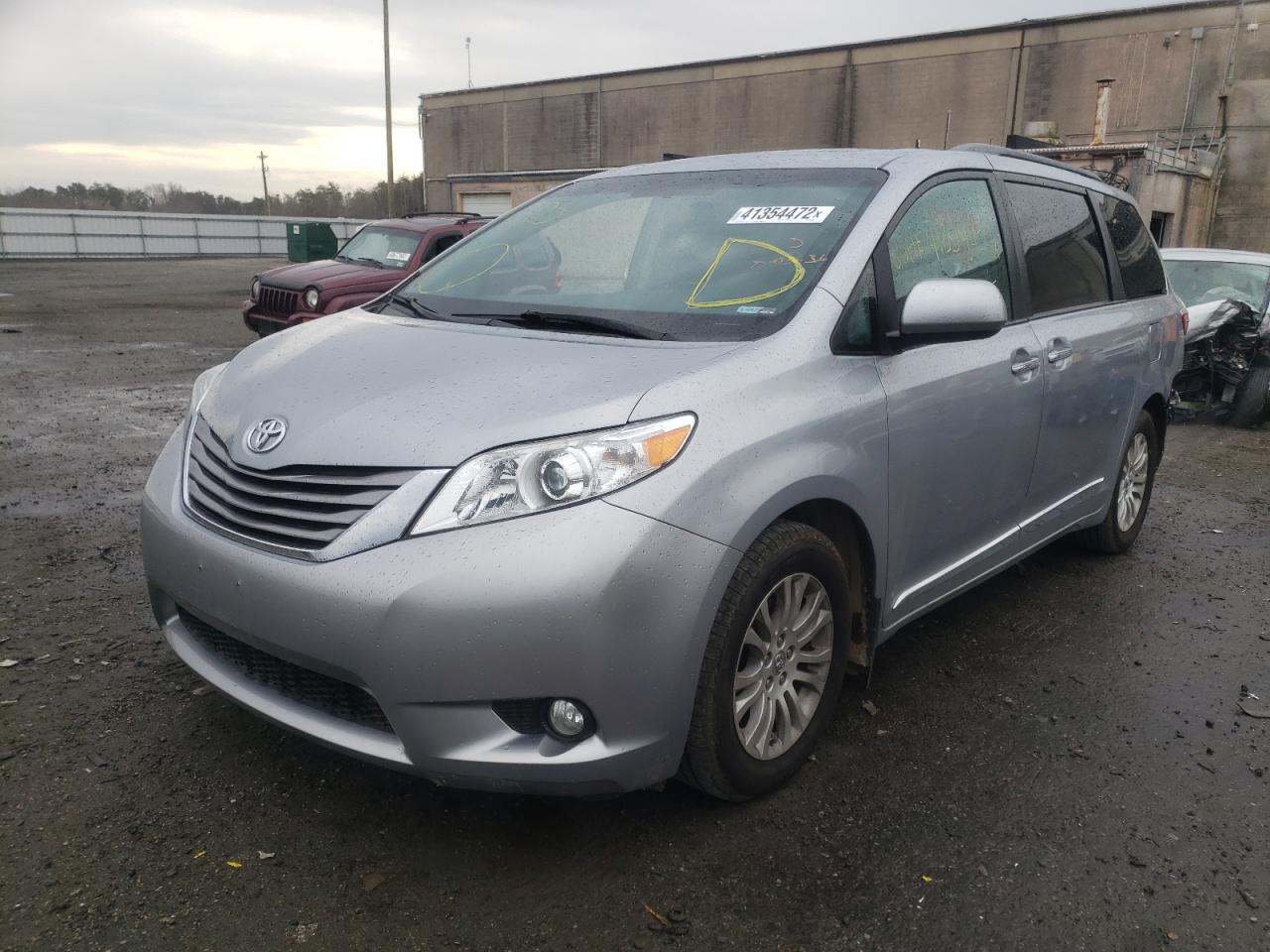 Photo 2 from auction – 2017 TOYOTA SIENNA XLE with VIN 5TDYZ3DC4HS805636