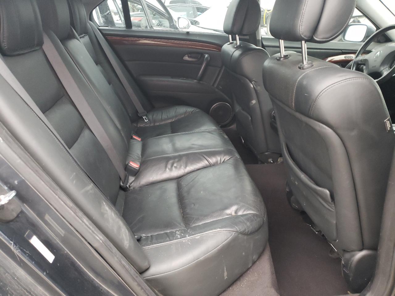 Photo 6 from auction – 2006 ACURA RL with VIN JH4KB16536C000446