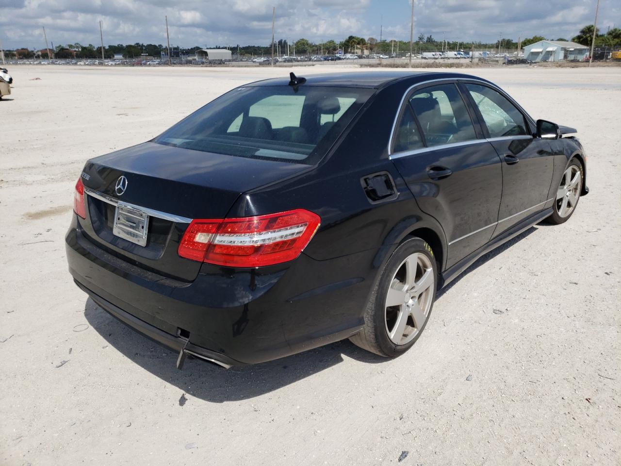 Photo 4 from auction – 2013 MERCEDES-BENZ E 350 with VIN WDDHF5KB8DA722867
