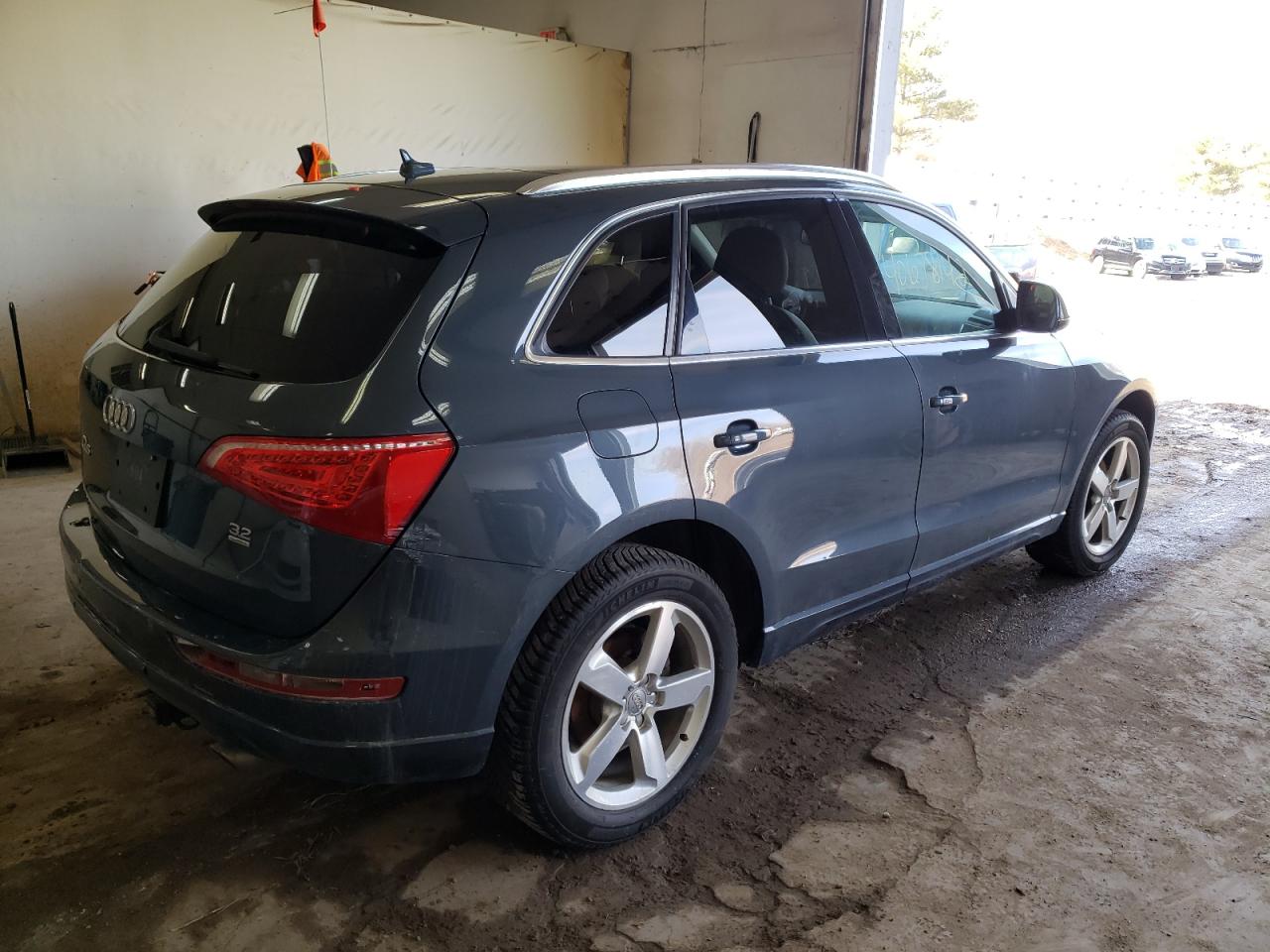 Photo 4 from auction – 2010 AUDI Q5 PREMIUM with VIN WA1LKAFP0AA098826