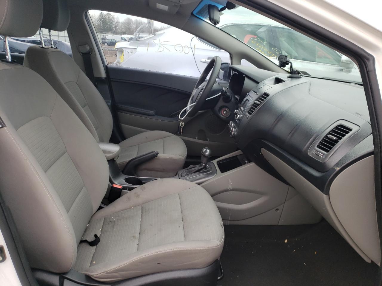 Photo 5 from auction – 2016 KIA FORTE LX with VIN KNAFX4A63G5439879