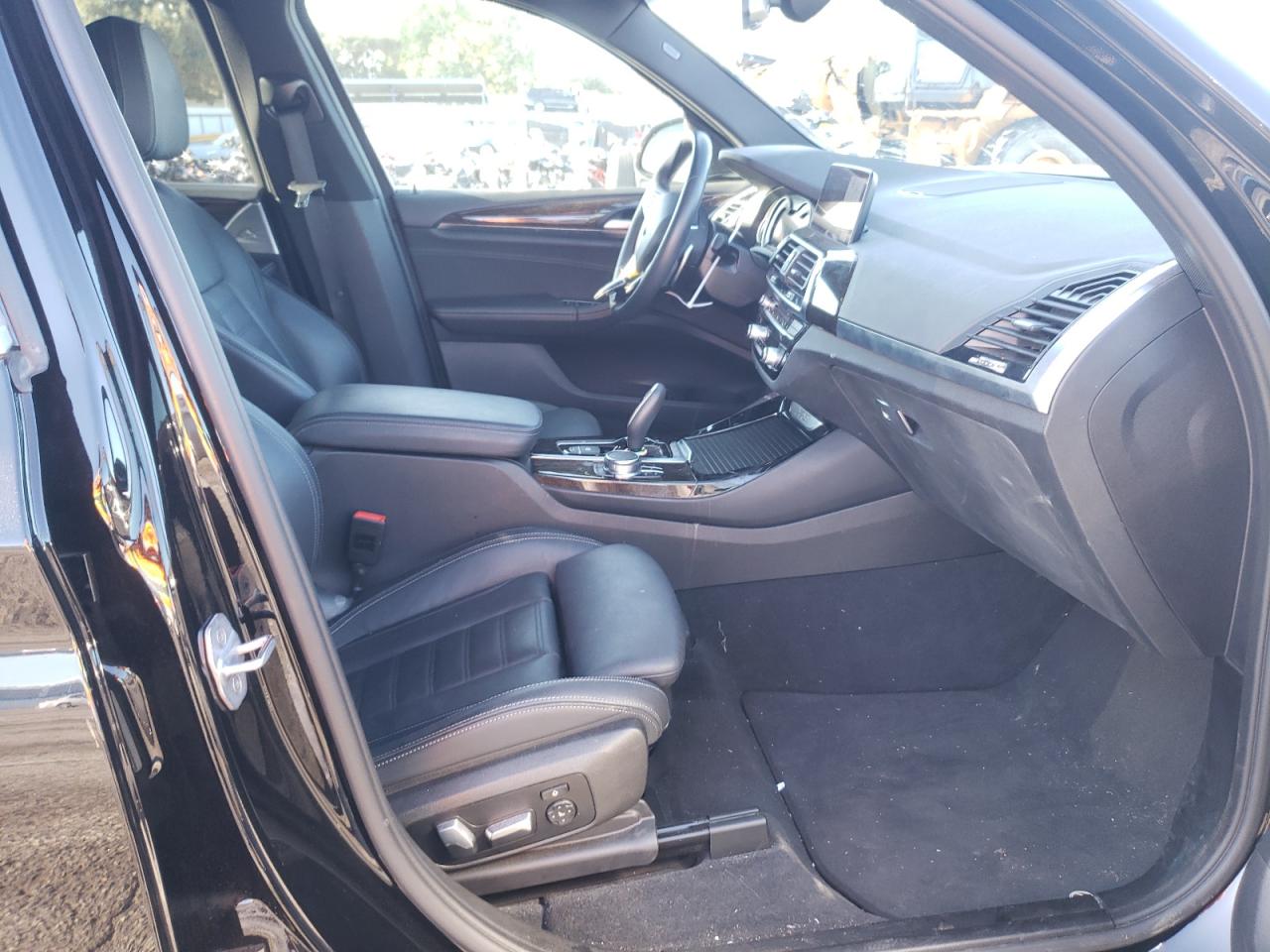 Photo 5 from auction – 2019 BMW X3 SDRIVE3 with VIN 5UXTR7C51KLF23419