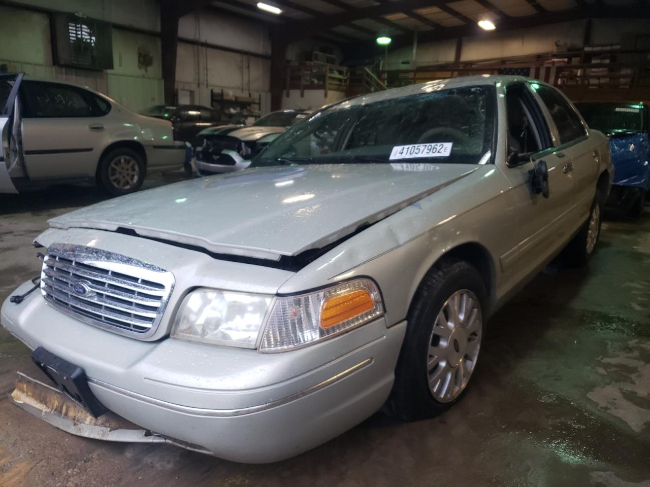 Photo 2 from auction – 2003 FORD CROWN VICT with VIN 2FAFP74W43X191205