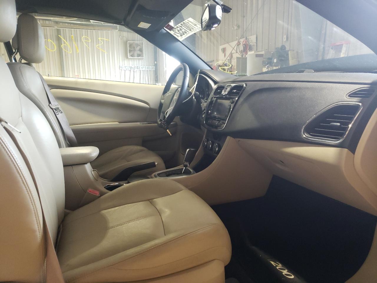 Photo 5 from auction – 2012 CHRYSLER 200 LIMITE with VIN 1C3BCBFG5CN210170