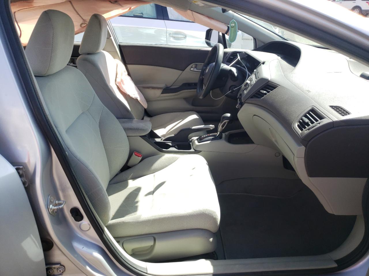 Photo 5 from auction – 2012 HONDA CIVIC LX with VIN 2HGFB2F55CH558592