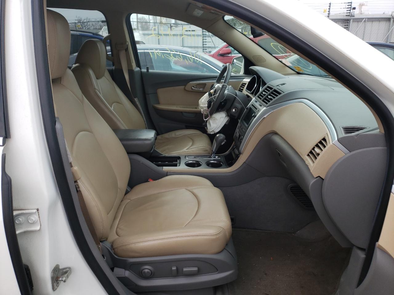 Photo 5 from auction – 2012 CHEVROLET TRAVERSE L with VIN 1GNKVJED6CJ358799