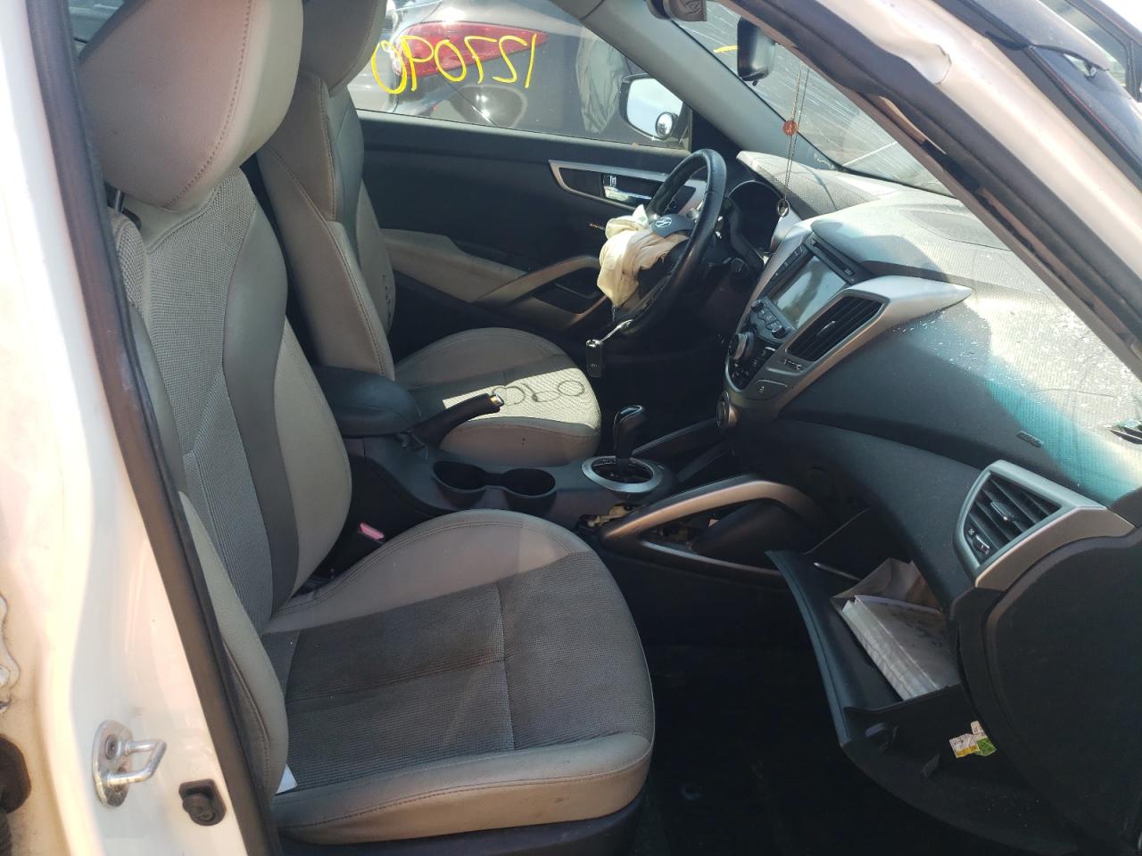 Photo 5 from auction – 2013 HYUNDAI VELOSTER with VIN KMHTC6AD5DU107497