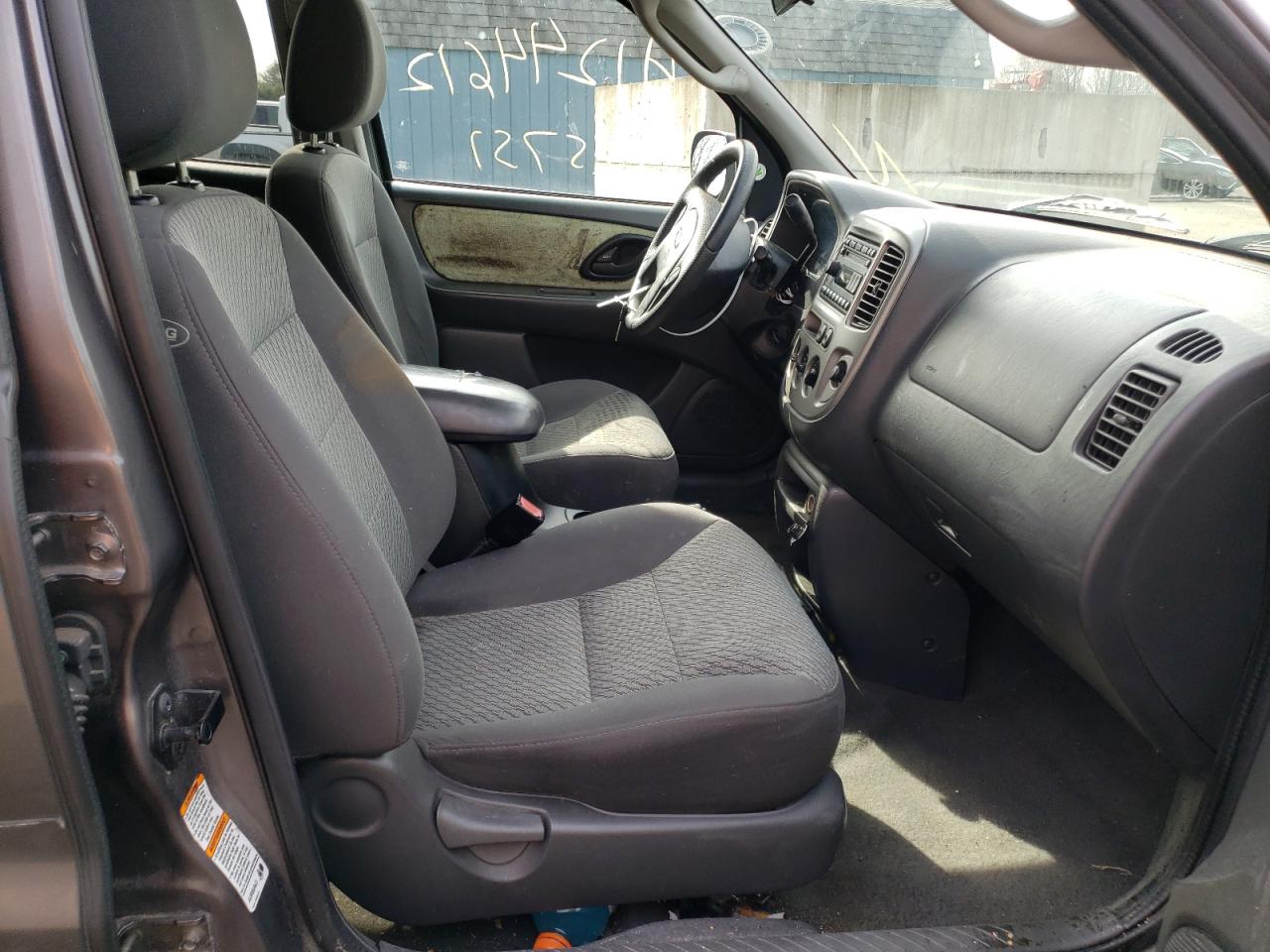 Photo 5 from auction – 2004 FORD ESCAPE XLT with VIN 1FMCU93154KB07464