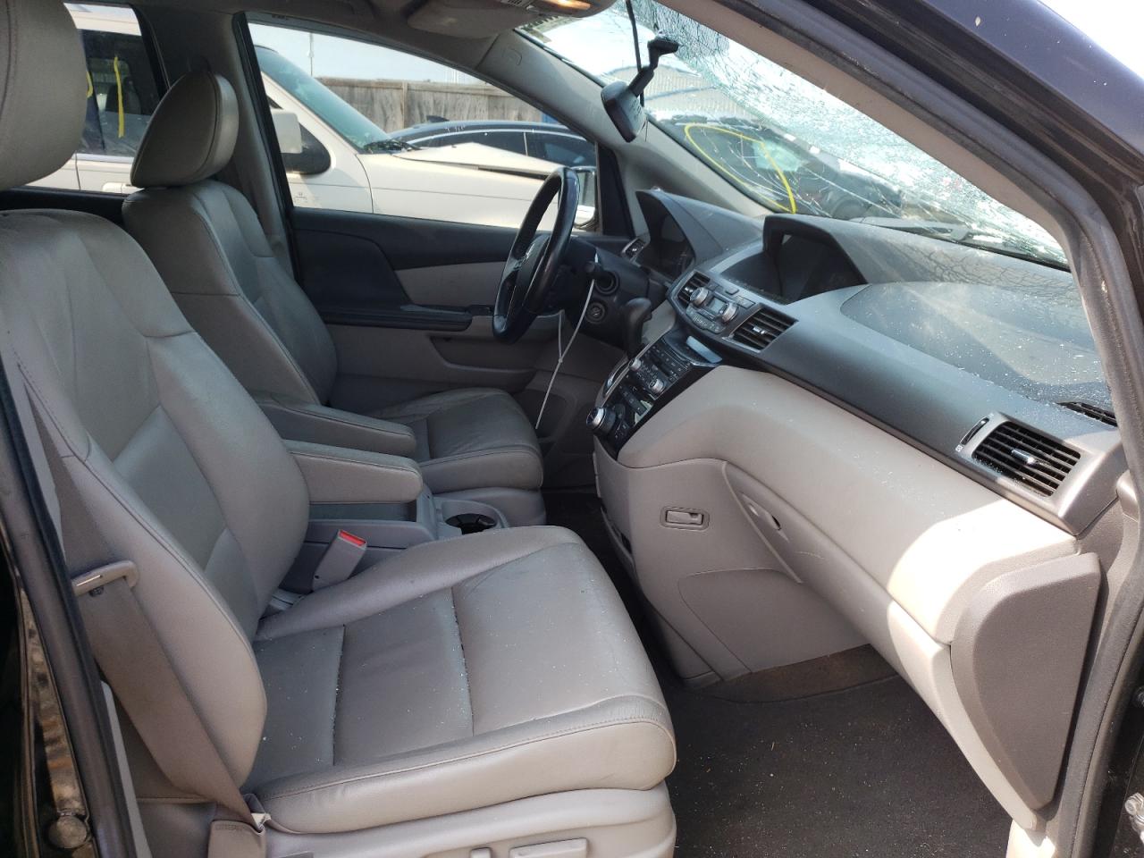 Photo 5 from auction – 2011 HONDA ODYSSEY TO with VIN 5FNRL5H96BB028954