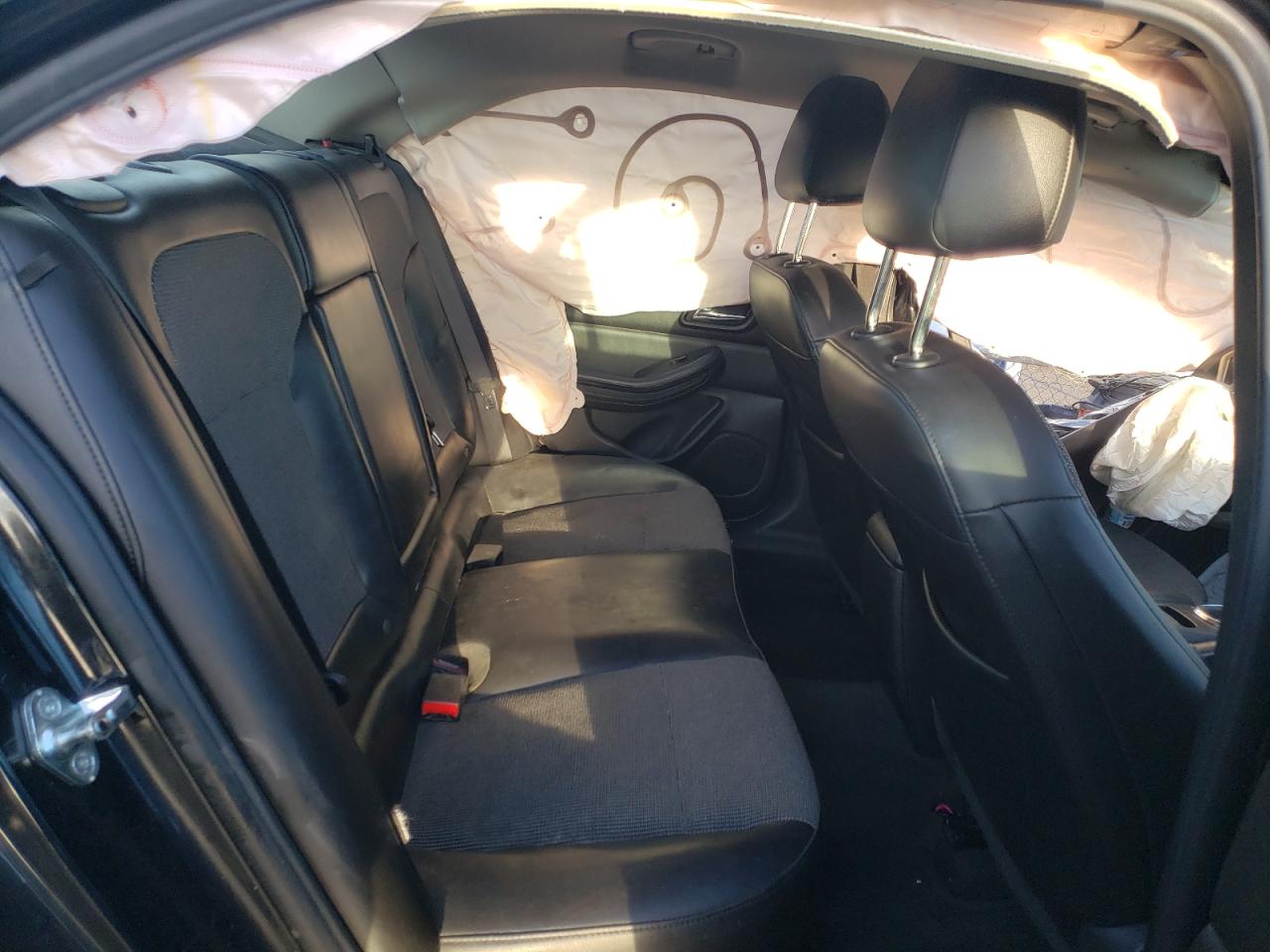 Photo 6 from auction – 2015 CHEVROLET MALIBU 1LT with VIN 1G11C5SLXFF293498