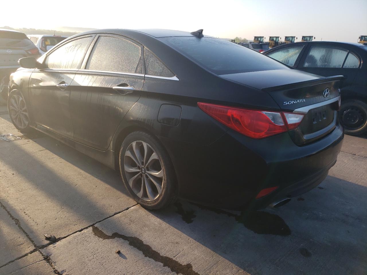 Photo 3 from auction – 2014 HYUNDAI SONATA SE with VIN 5NPEC4ABXEH920703