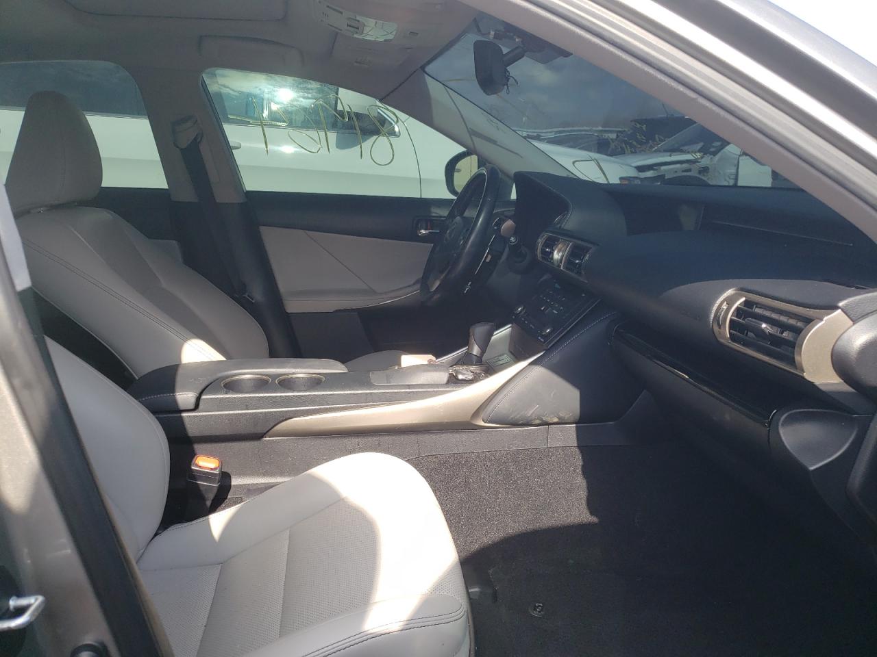 Photo 5 from auction – 2016 LEXUS IS 300 with VIN JTHCM1D25G5005595