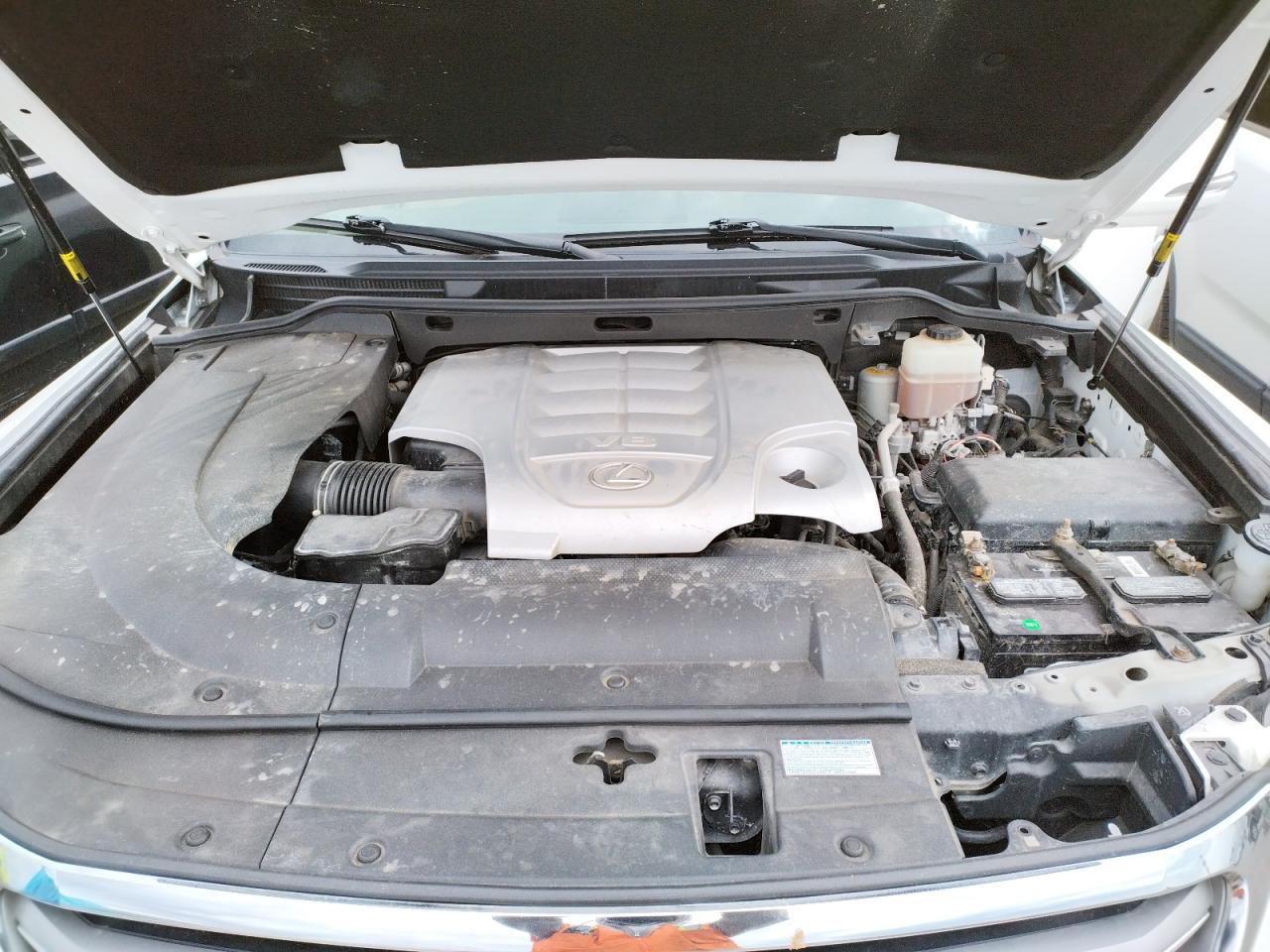 Photo 7 from auction – 2014 LEXUS LX 570 with VIN JTJHY7AX5E4152823