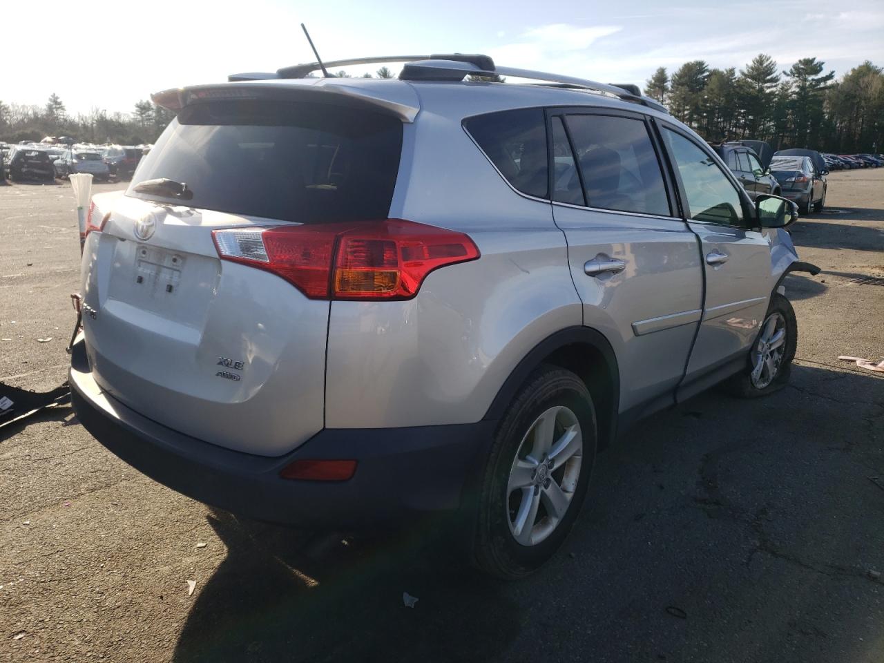 Photo 4 from auction – 2013 TOYOTA RAV4 XLE with VIN JTMRFREV9D5008413