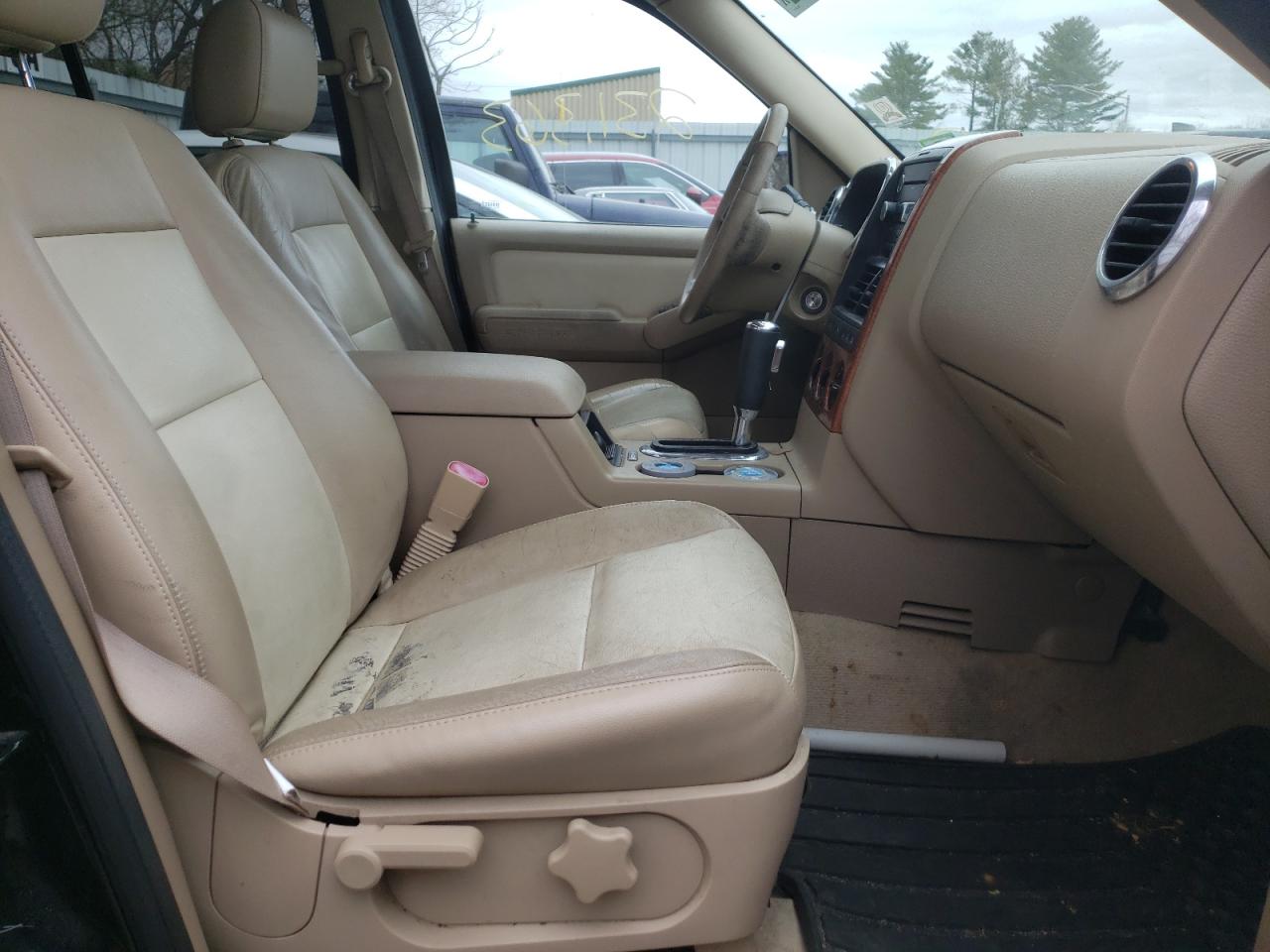 Photo 5 from auction – 2008 FORD EXPLORER E with VIN 1FMEU74E48UA51171