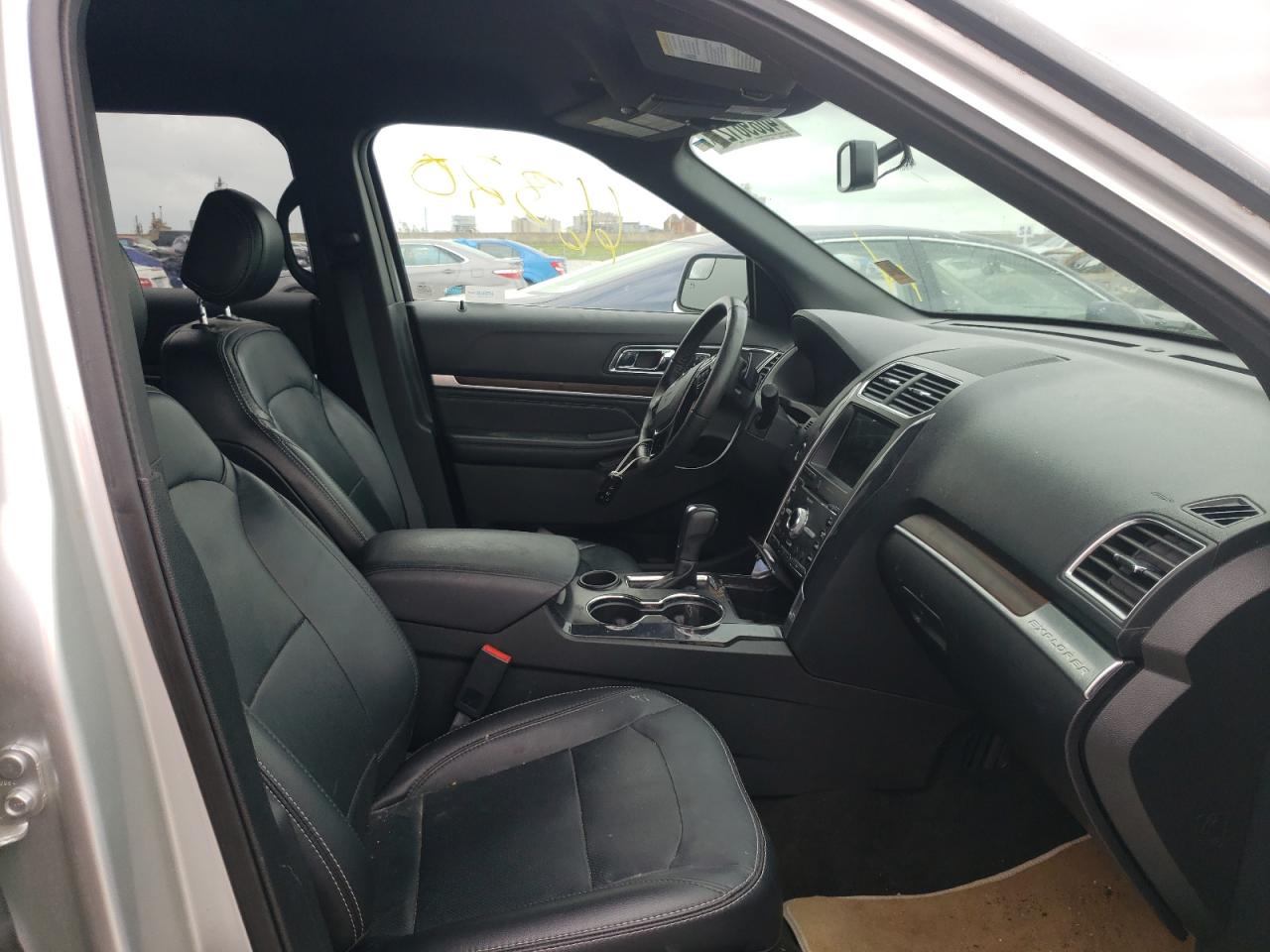 Photo 5 from auction – 2017 FORD EXPLORER L with VIN 1FM5K7F82HGC27002