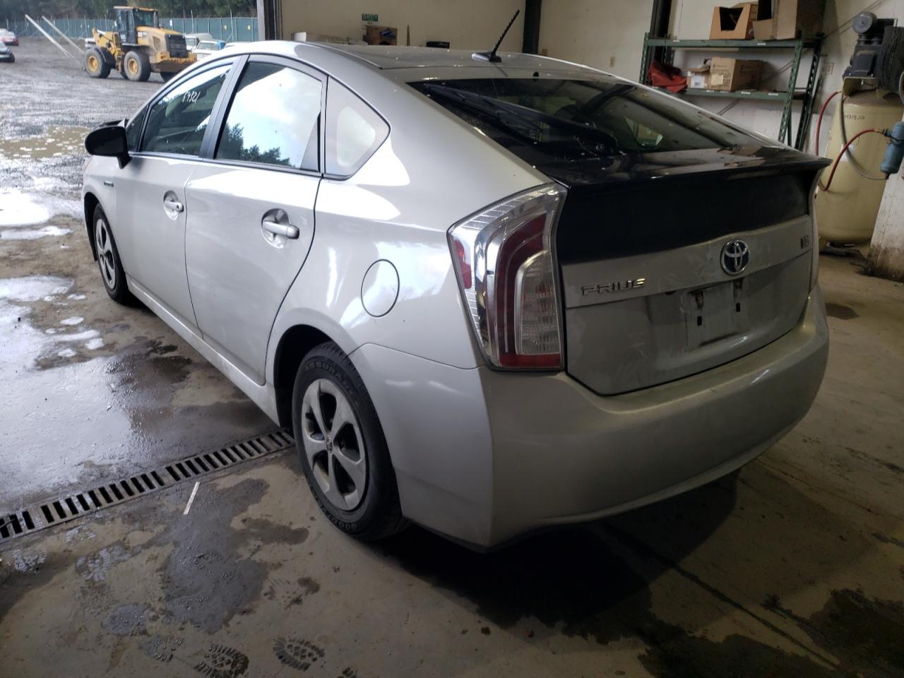 Photo 3 from auction – 2015 TOYOTA PRIUS with VIN JTDKN3DU1F1948922