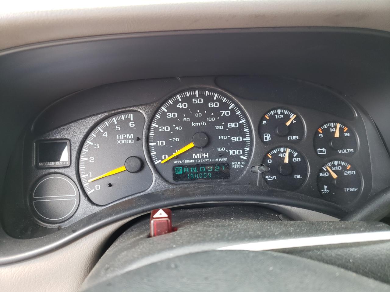 Photo 8 from auction – 2001 CHEVROLET SUBURBAN C with VIN 3GNEC16TX1G102401