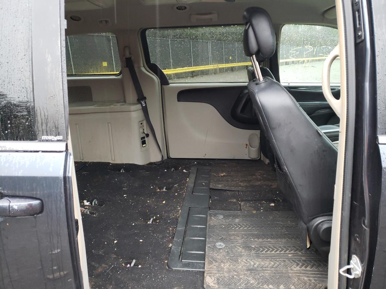 Photo 6 from auction – 2014 CHRYSLER TOWN & COU with VIN 2C4RC1BG2ER268785