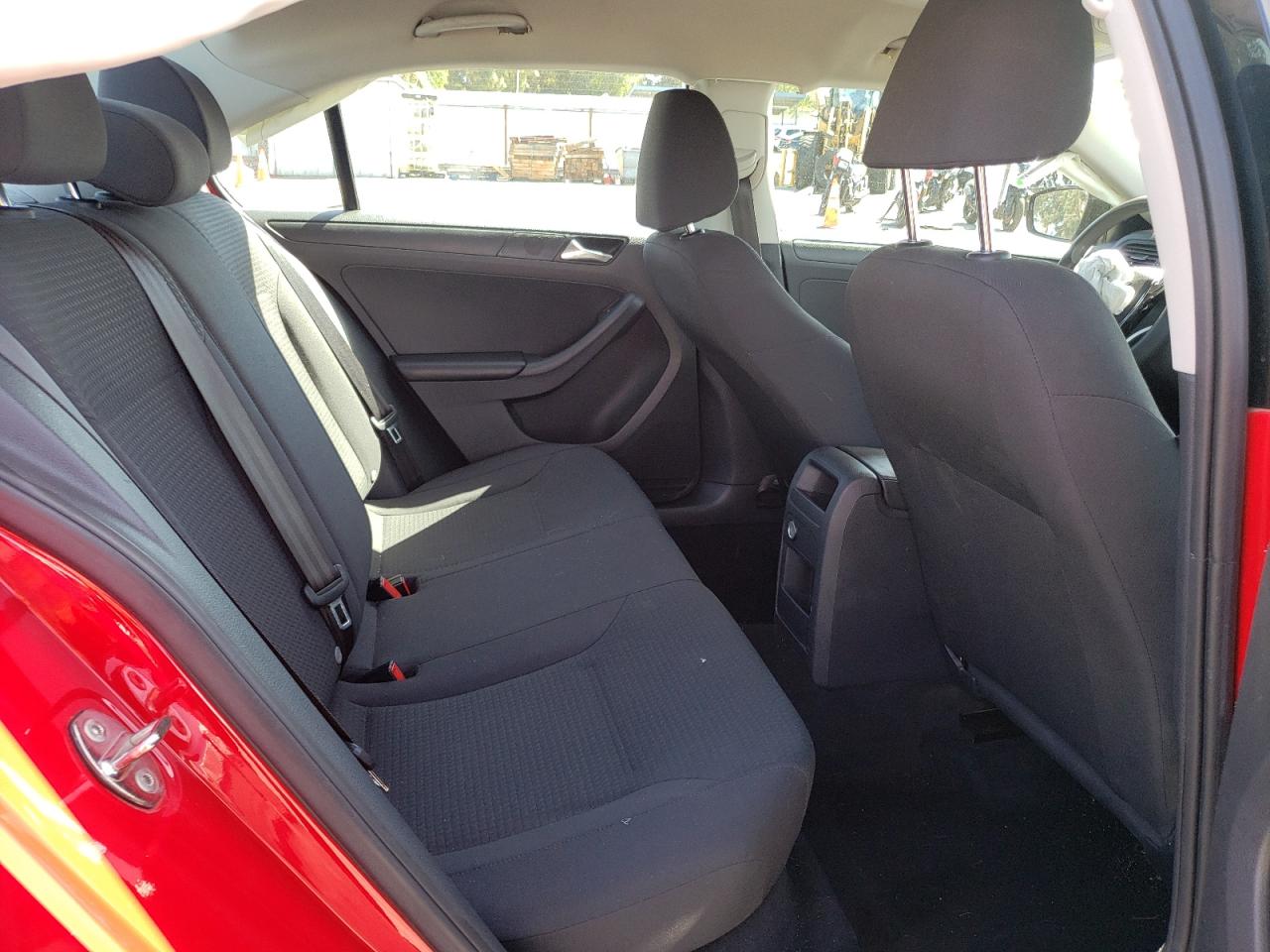 Photo 6 from auction – 2015 VOLKSWAGEN JETTA BASE with VIN 3VW2K7AJ9FM252514