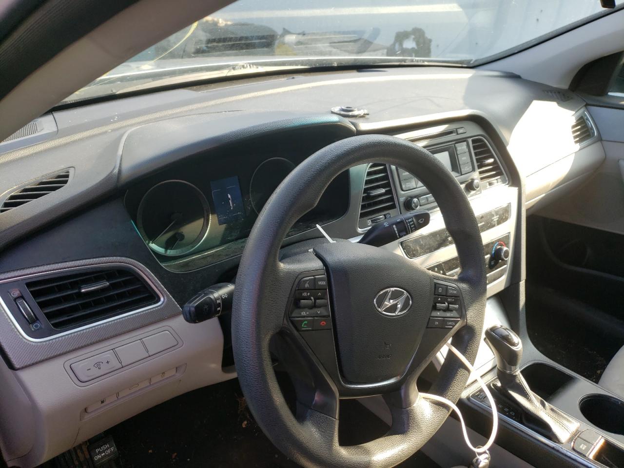 Photo 9 from auction – 2015 HYUNDAI SONATA SE with VIN 5NPE24AF0FH008556