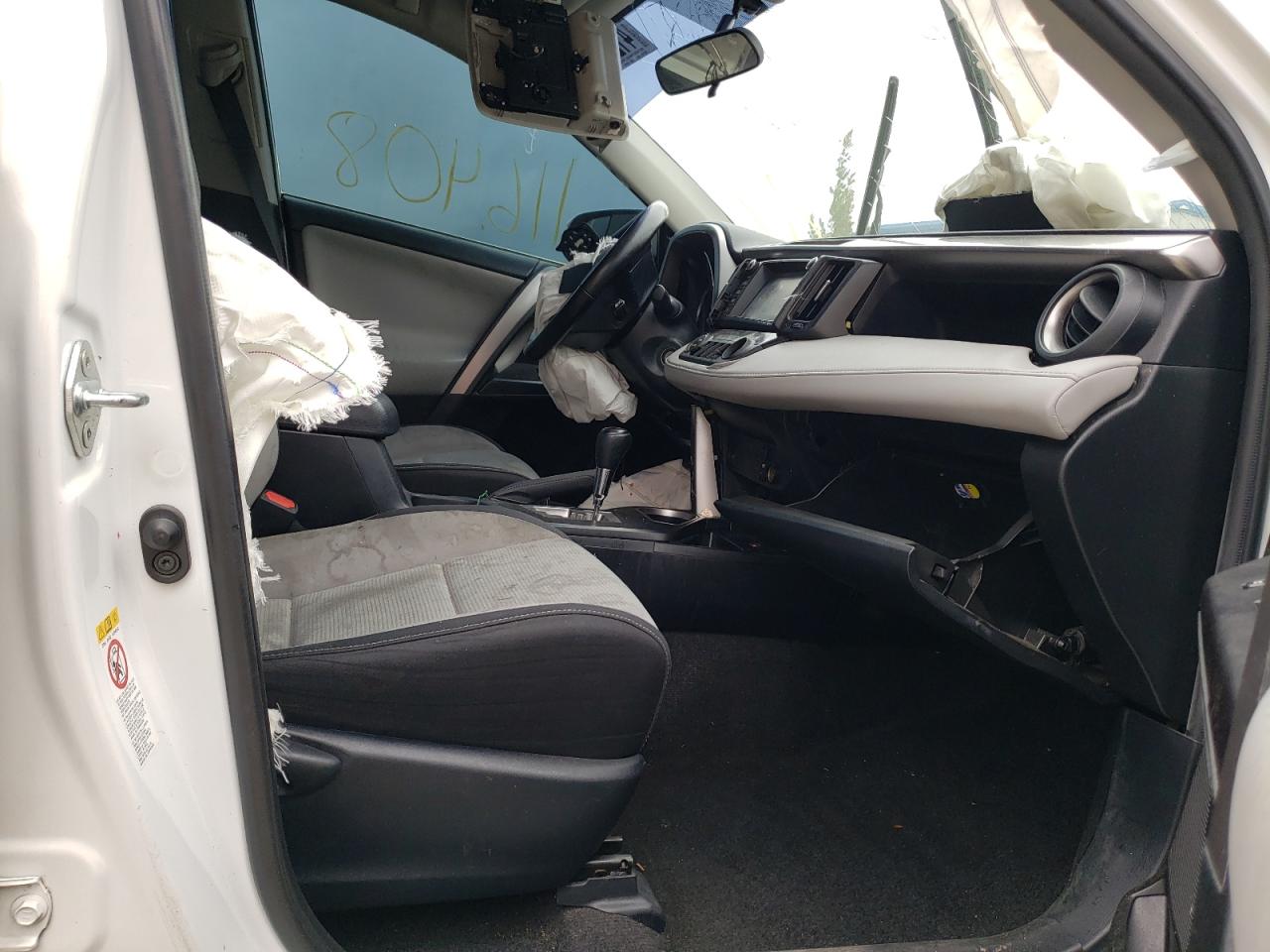Photo 5 from auction – 2016 TOYOTA RAV4 XLE with VIN JTMWFREV8GD081947