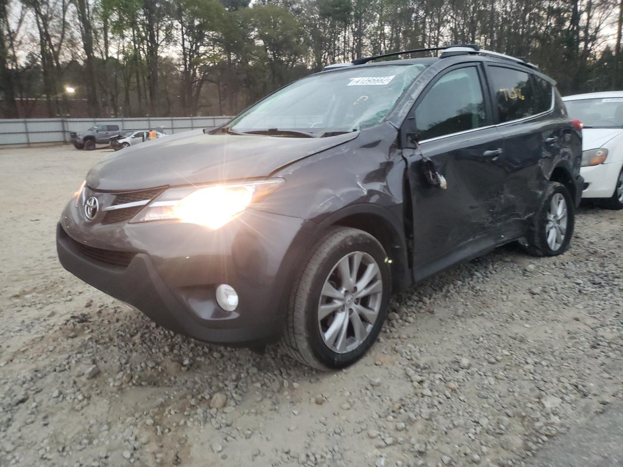 Photo 2 from auction – 2015 TOYOTA RAV4 LIMIT with VIN 2T3DFREV0FW383774