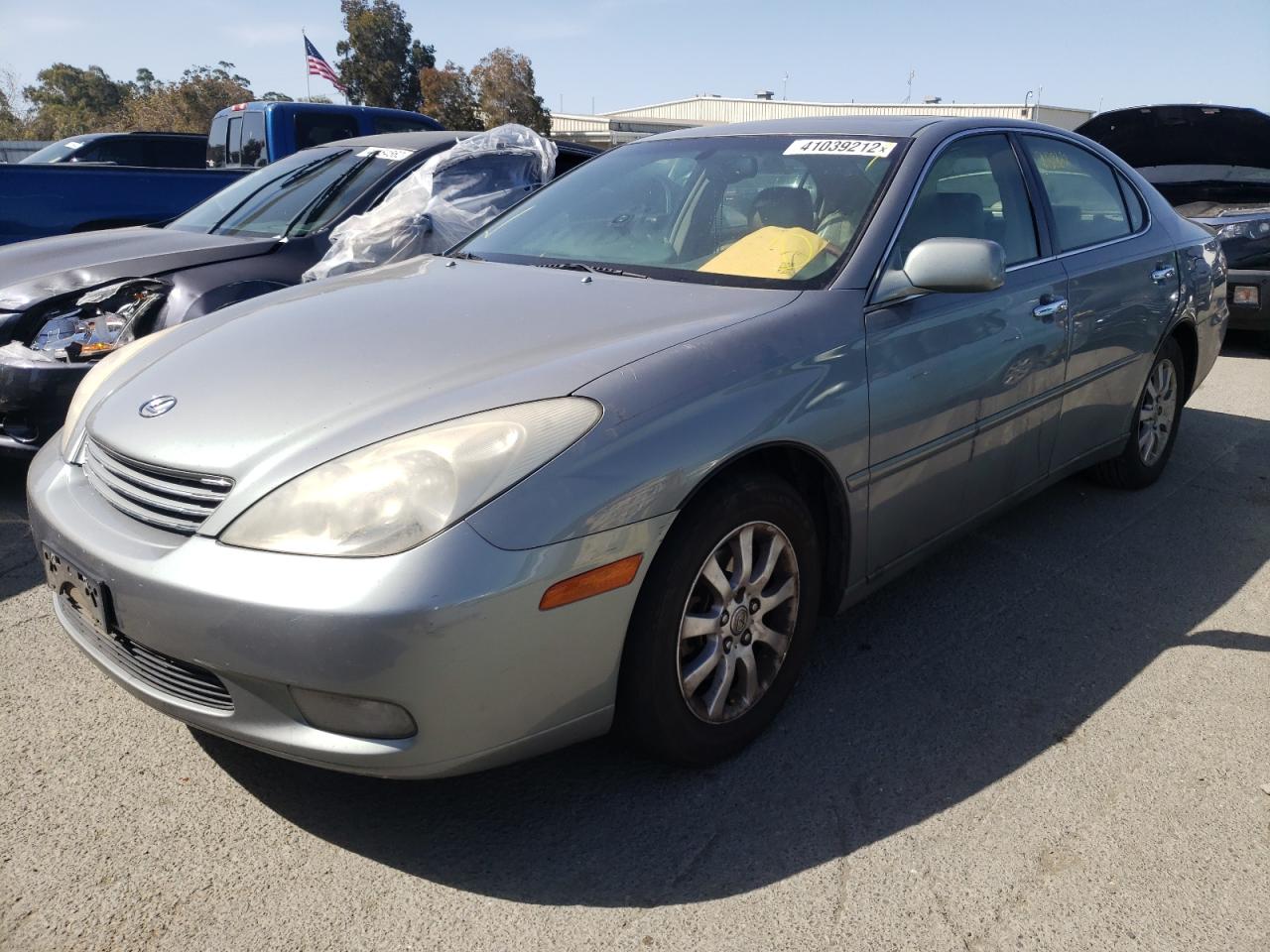 Photo 2 from auction – 2002 LEXUS ES 300 with VIN JTHBF30G520054823
