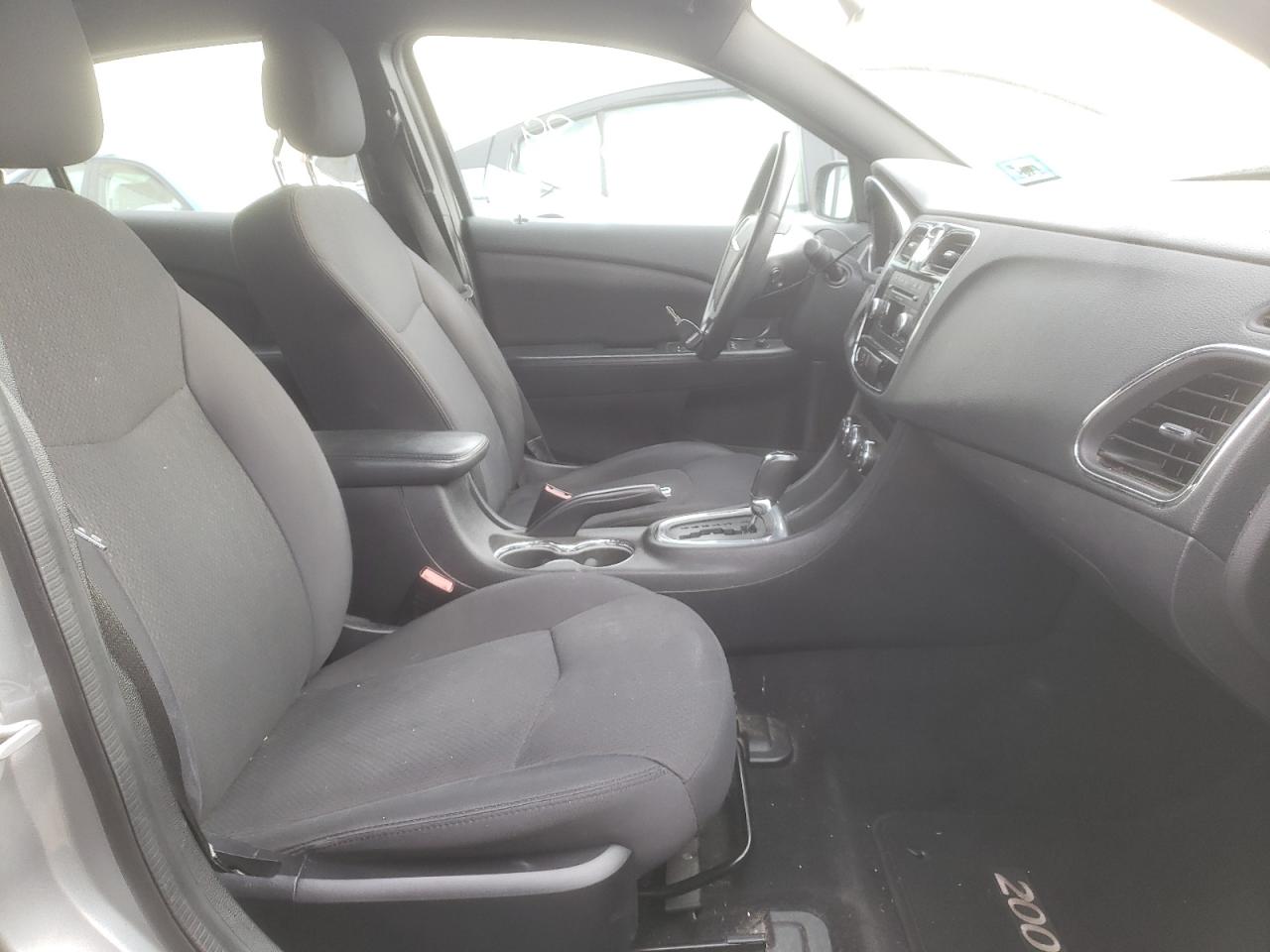 Photo 5 from auction – 2013 CHRYSLER 200 TOURIN with VIN 1C3CCBBB0DN635876